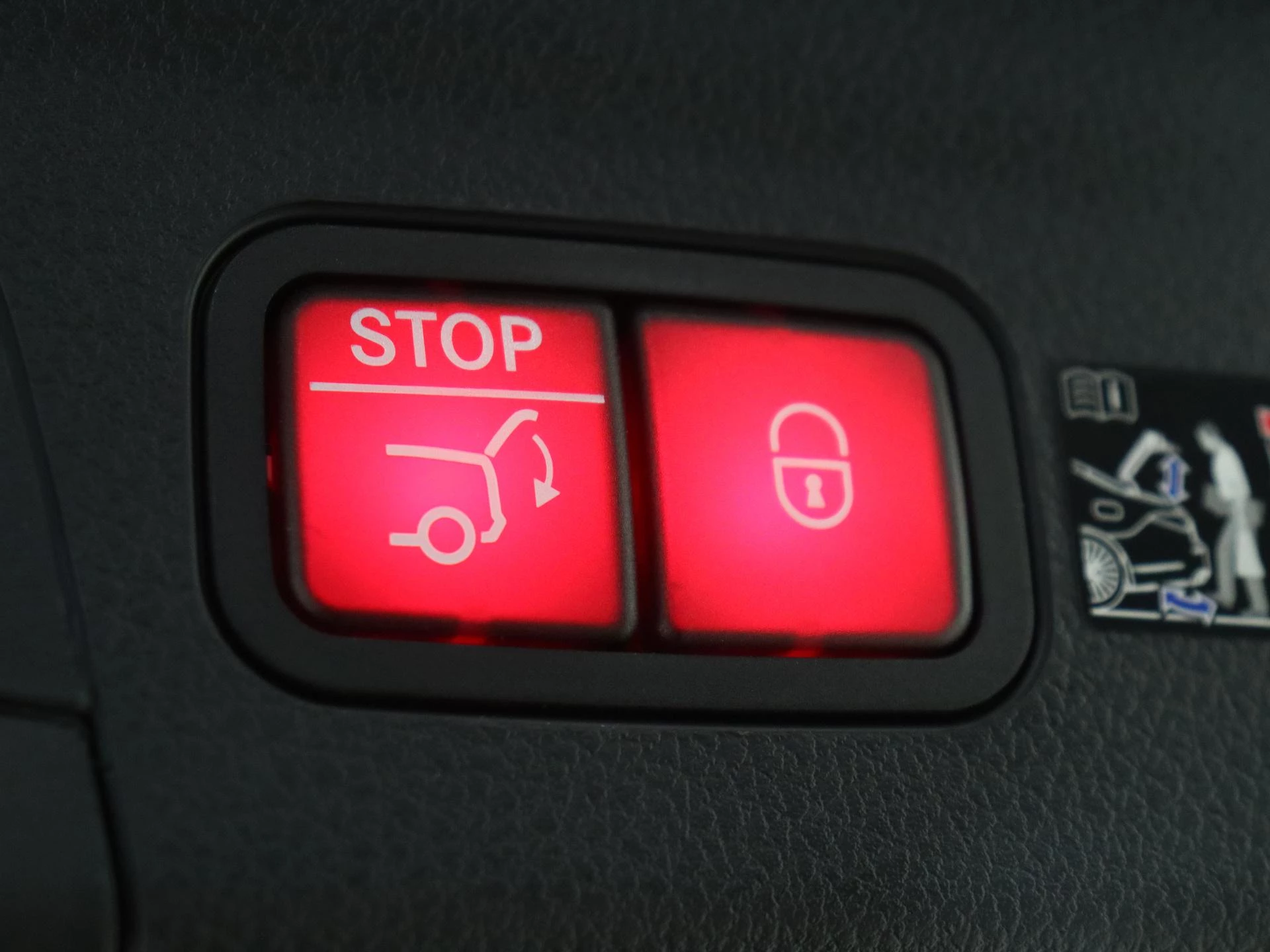 Mercedes-Benz-GLE-image-32