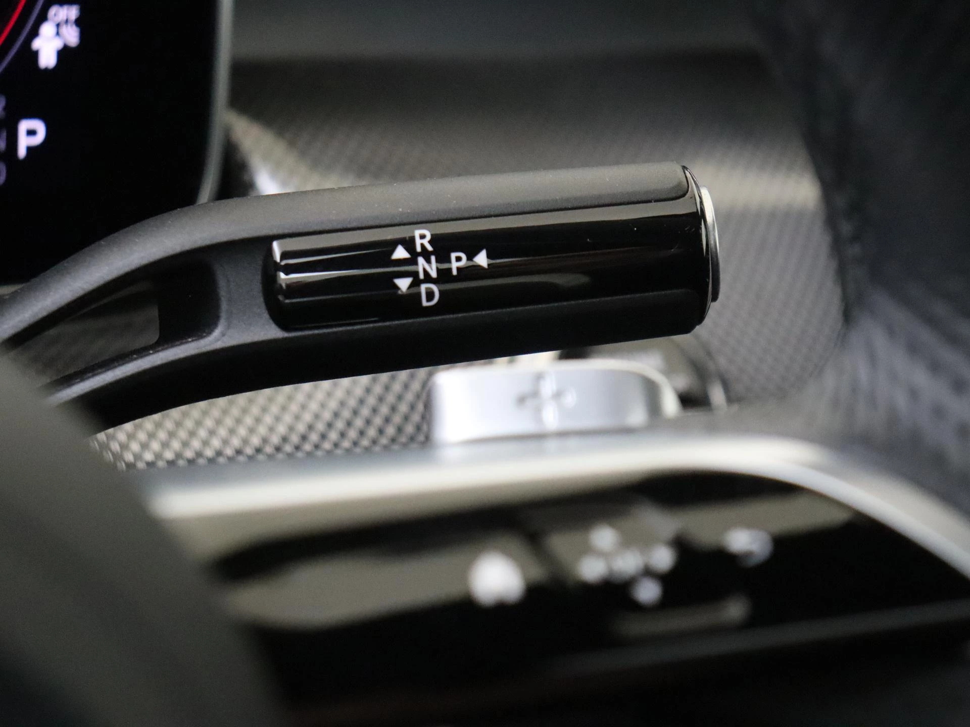 Mercedes-Benz-C-Klasse-image-14