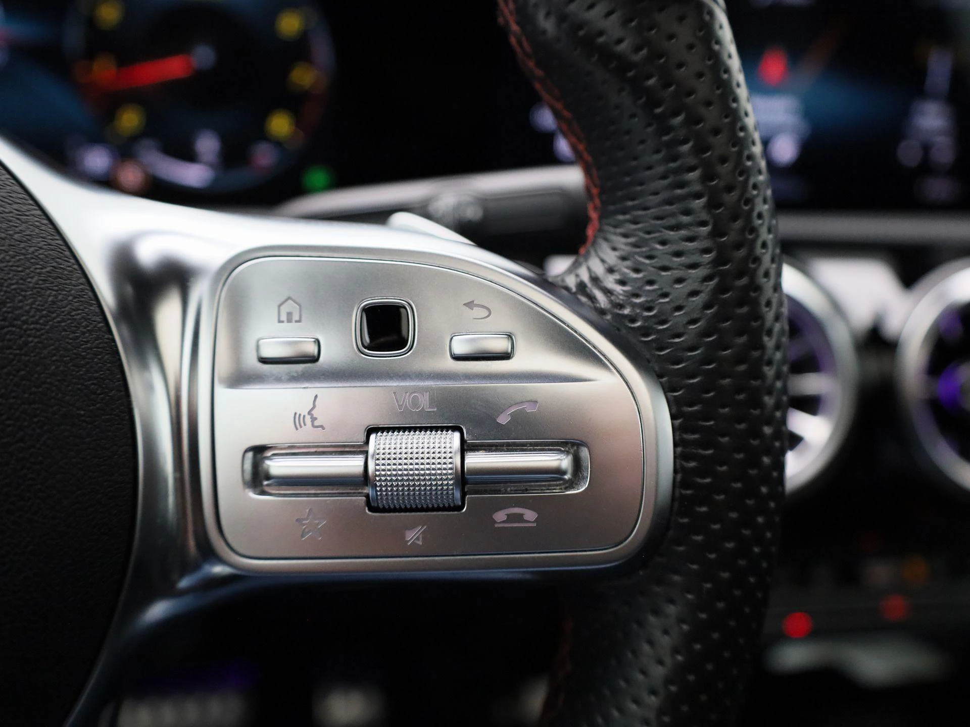 Mercedes-Benz-CLA-image-19