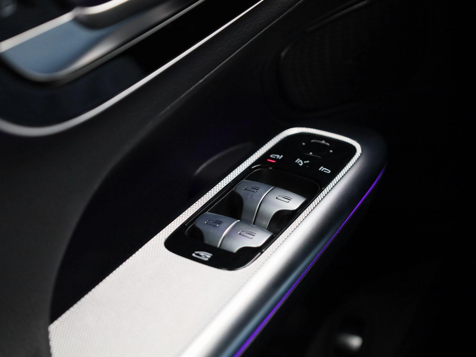 Mercedes-Benz-GLC-image-34
