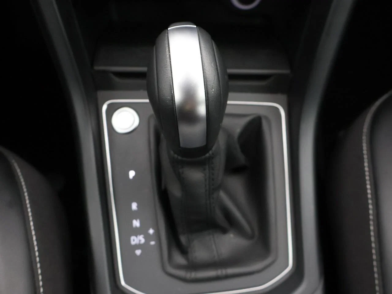 Volkswagen-Touran-image-27