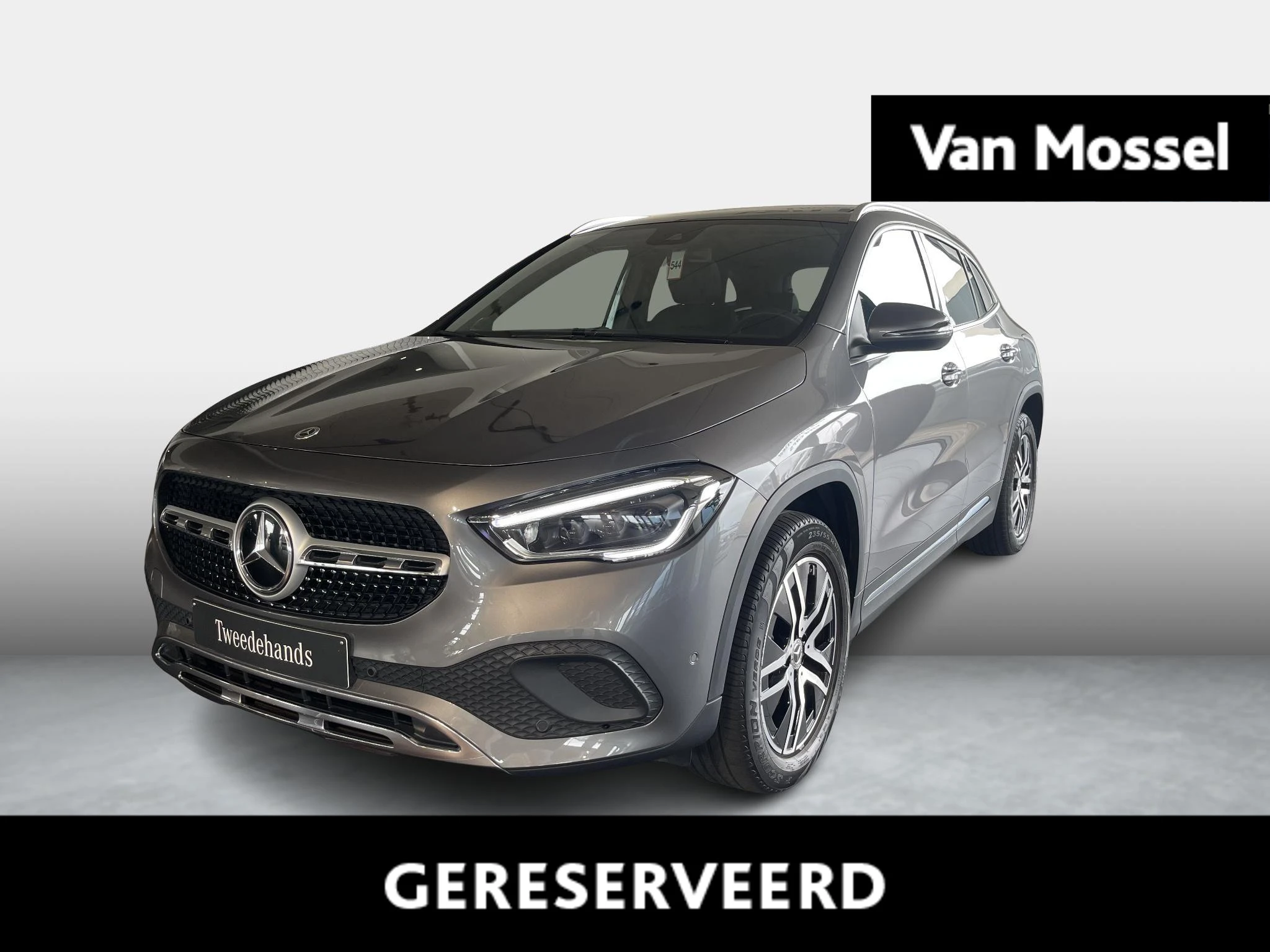 Mercedes-Benz-GLA-image-0