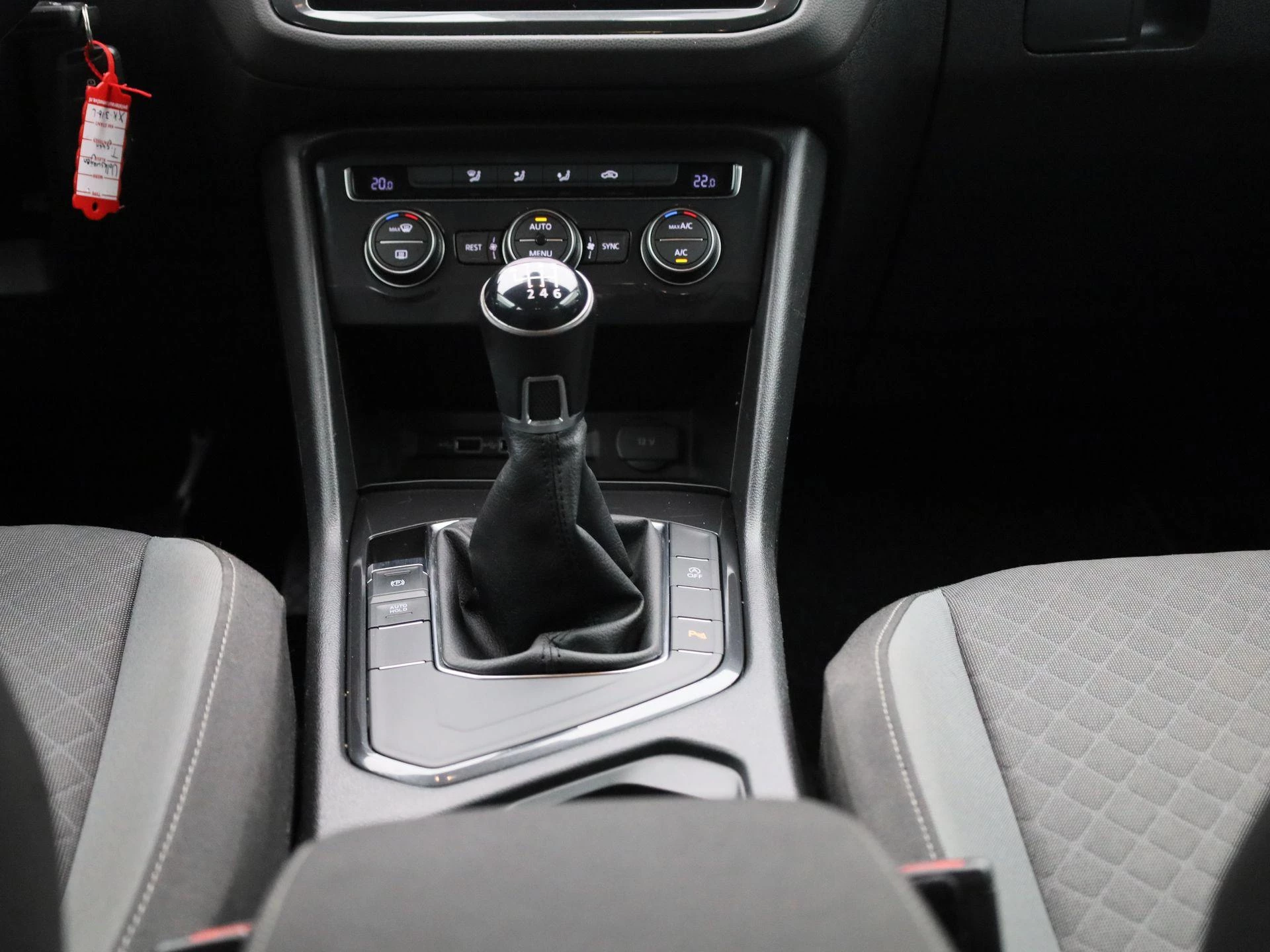 Volkswagen-Tiguan-image-9