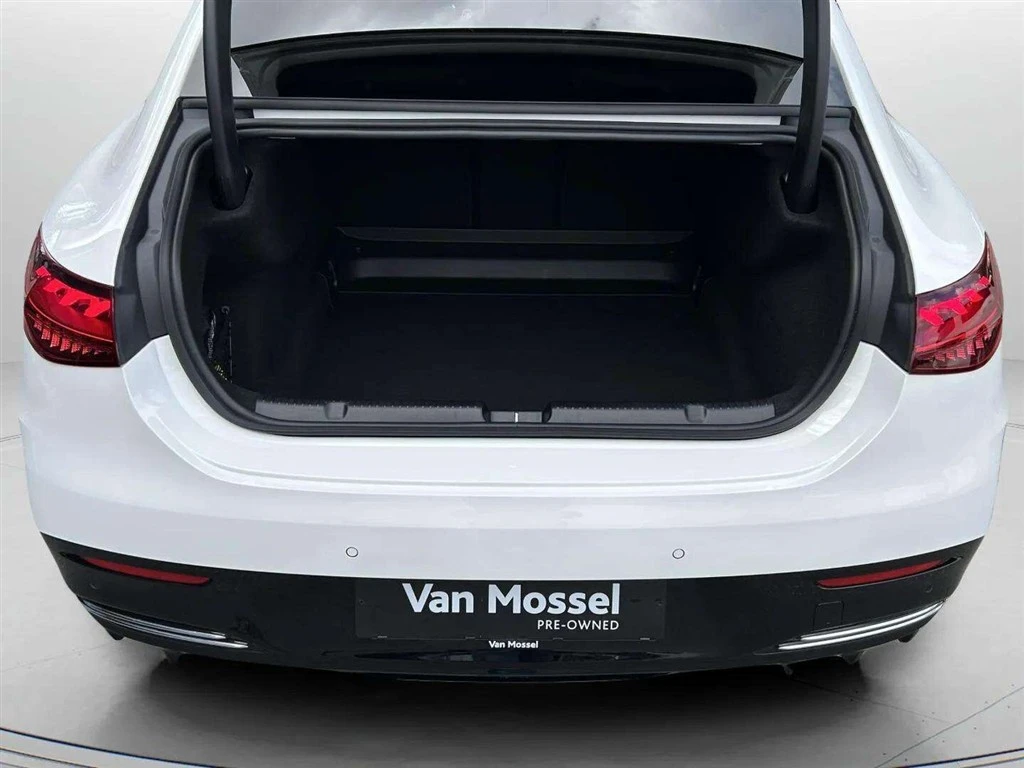 Mercedes-Benz-EQE-image-19