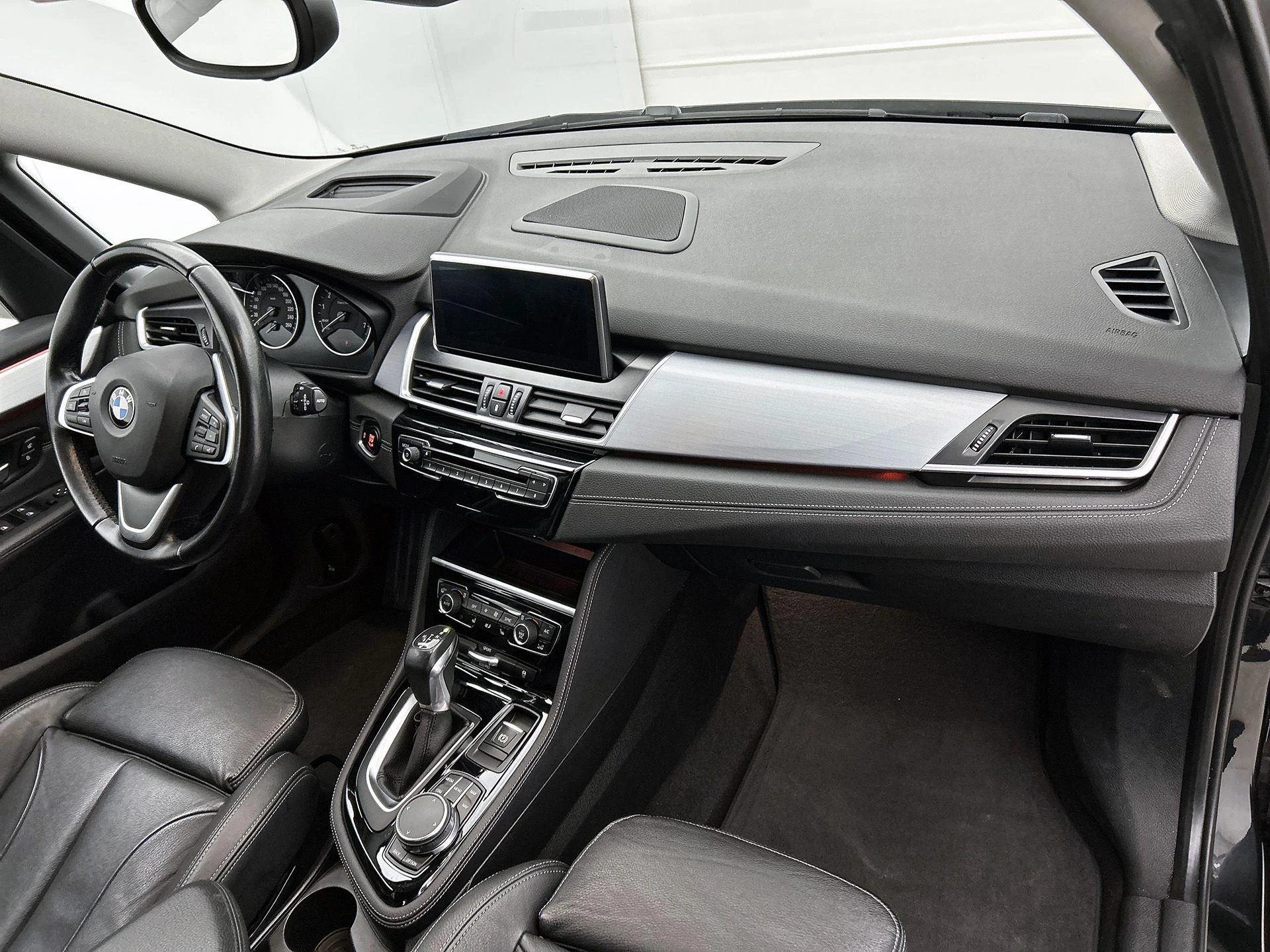 BMW-2 Serie-image-19