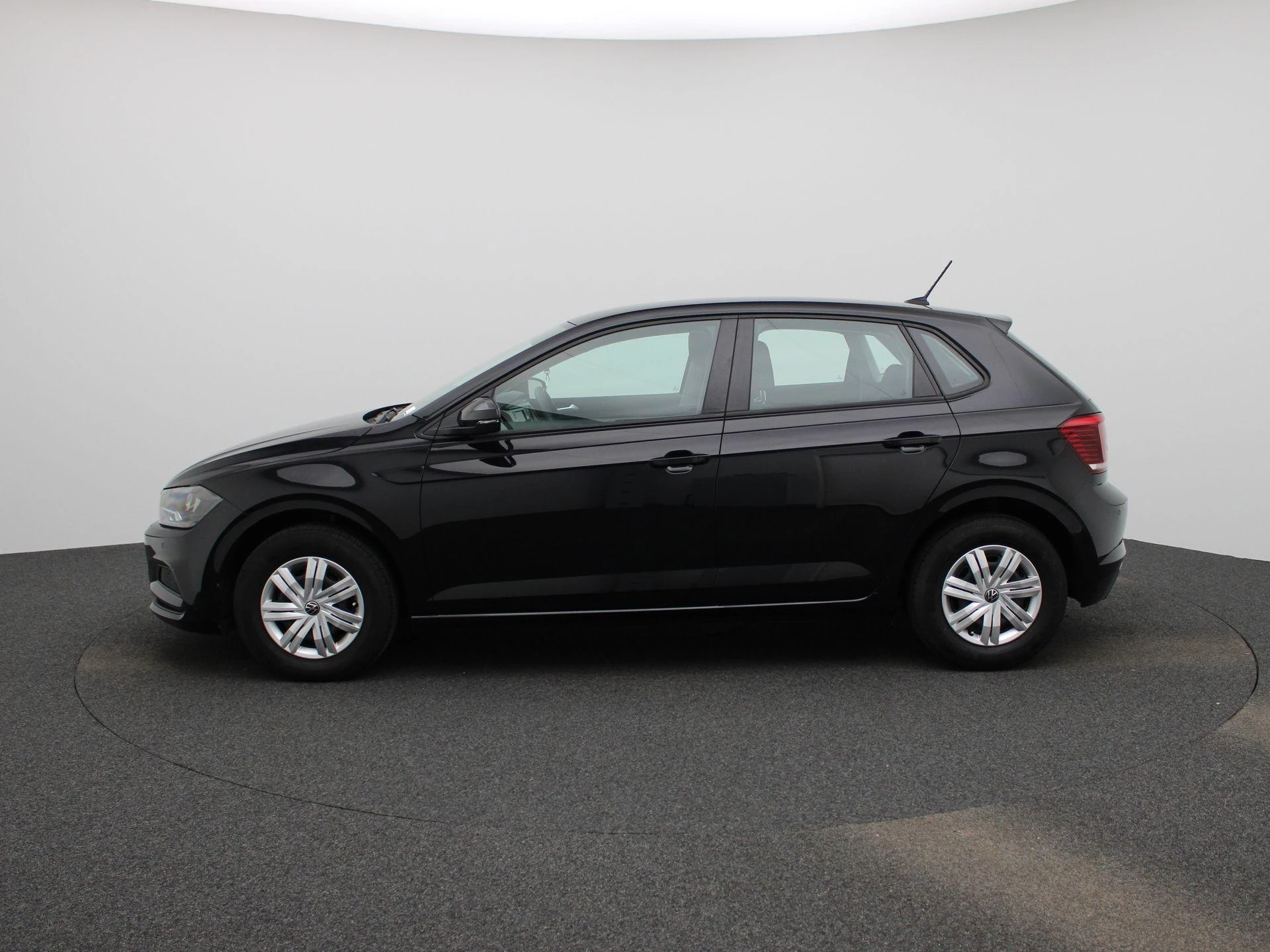 Volkswagen-Polo-image-4