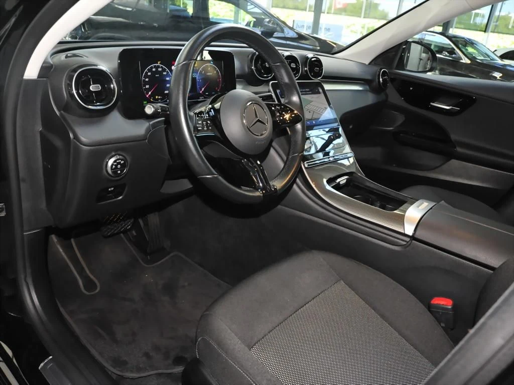 Mercedes-Benz-C-Klasse 220 d-image-8
