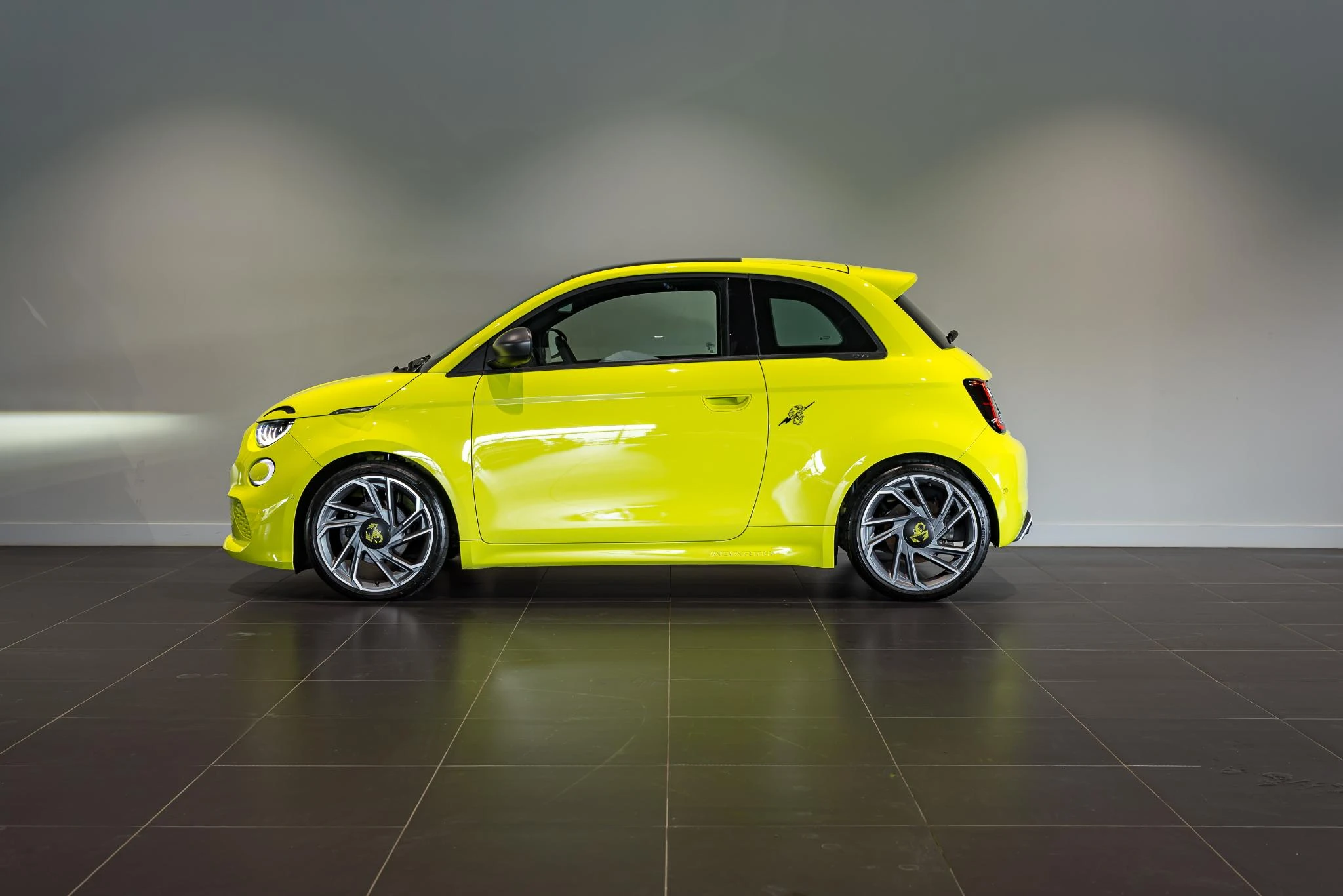 Abarth 500e 42-kWh 114kw Scorpionissima