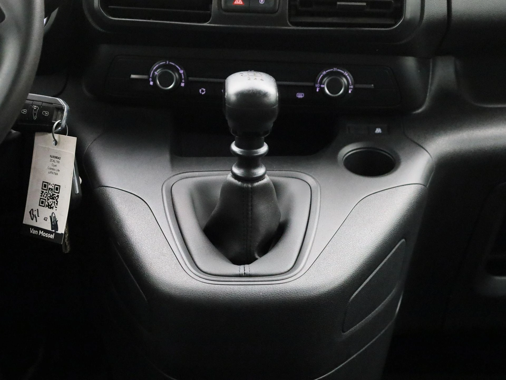 Opel-Combo Life-image-11
