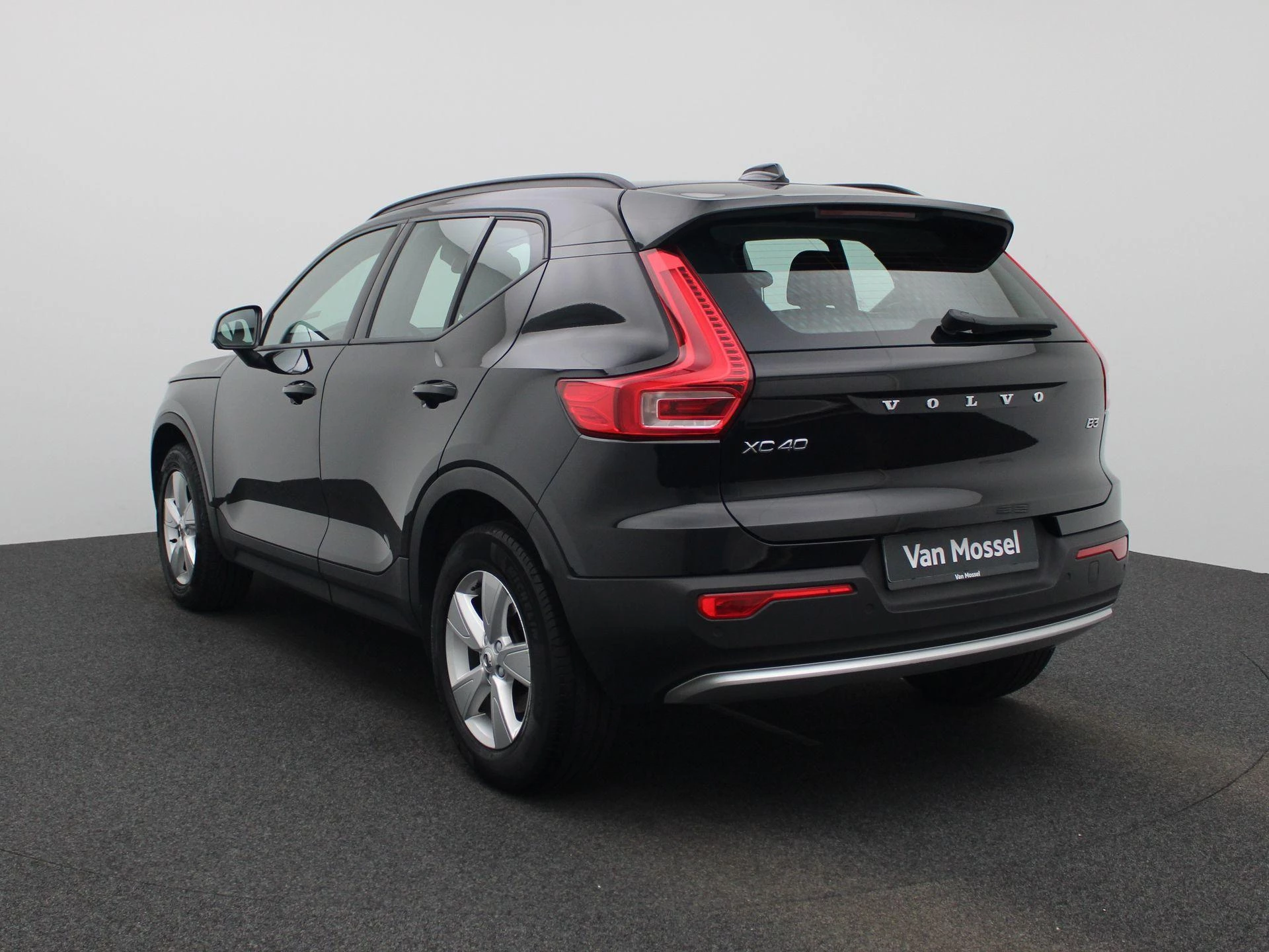 Volvo-XC40-image-1