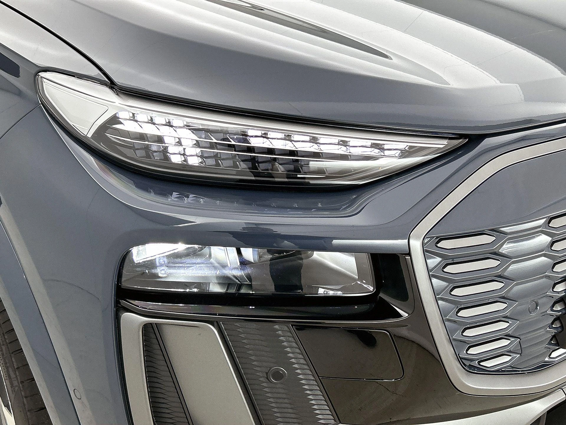 Audi-Q6 e-tron-image-30