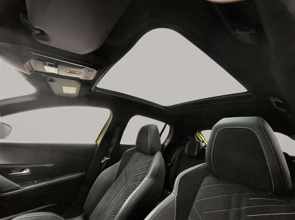 Peugeot-e-208-image-19