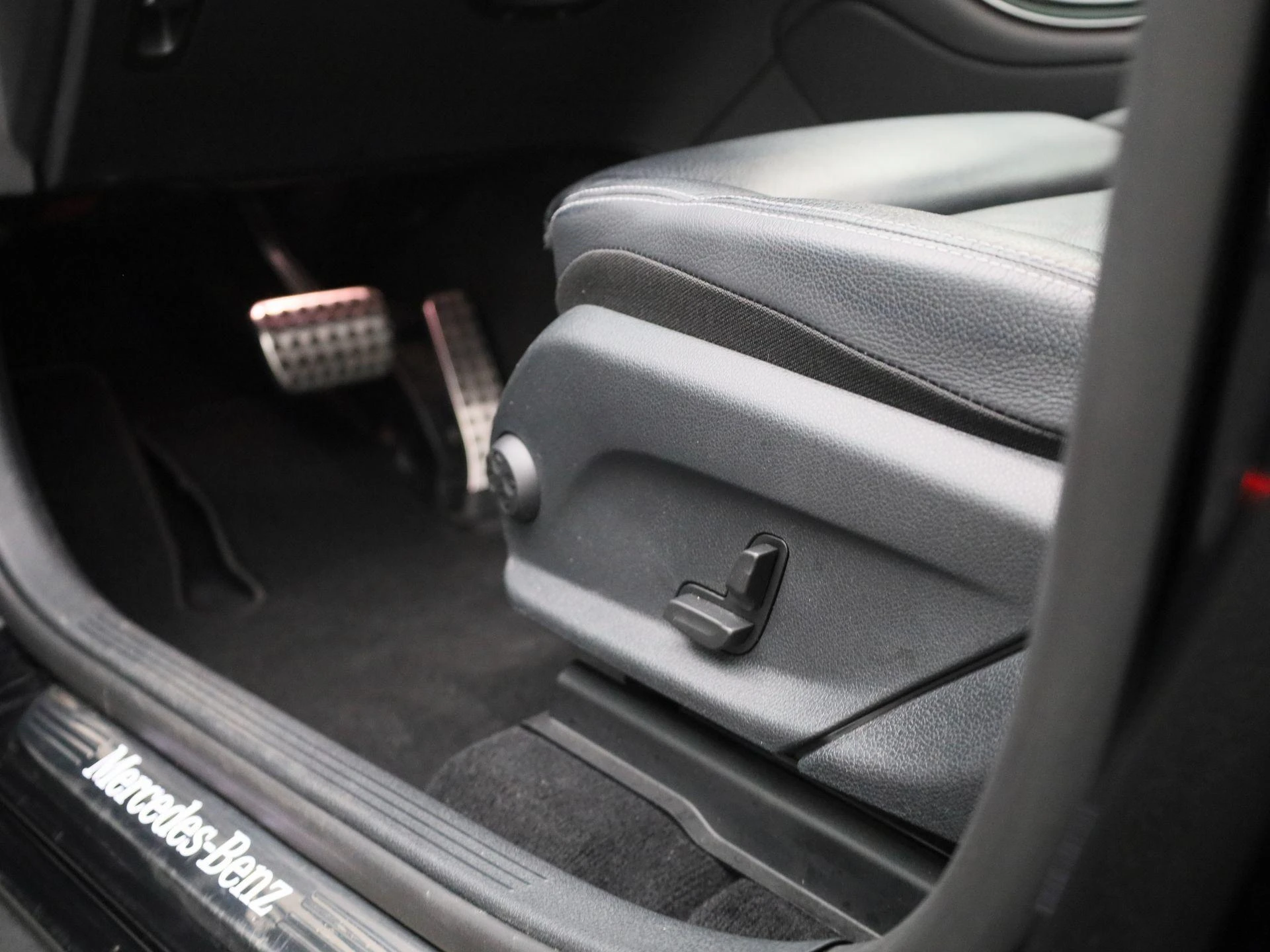 Mercedes-Benz-GLC-image-31