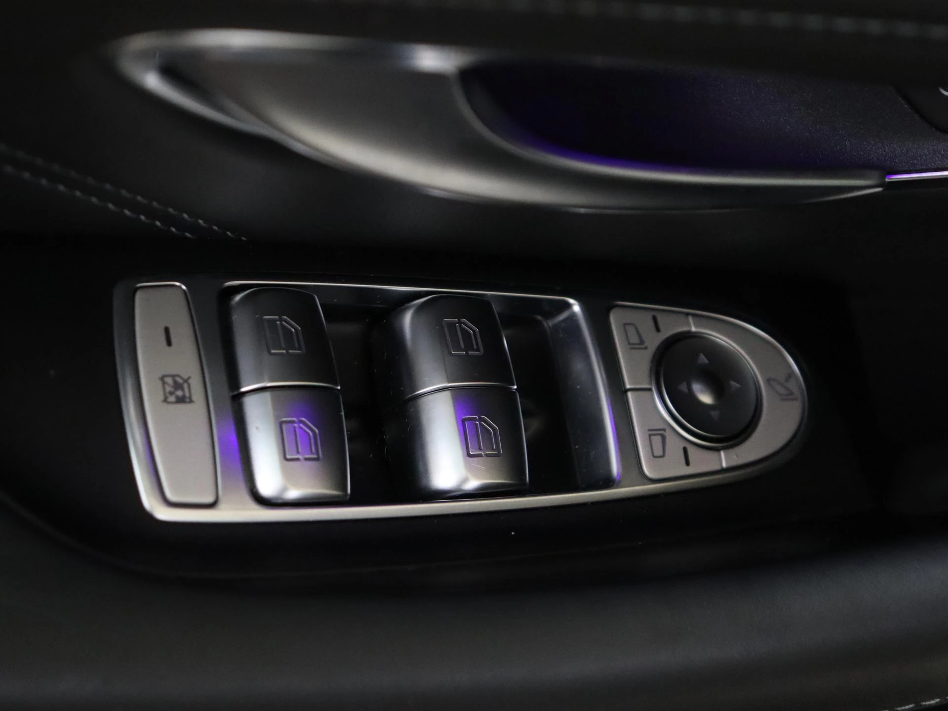 Mercedes-Benz-E-Klasse-image-35