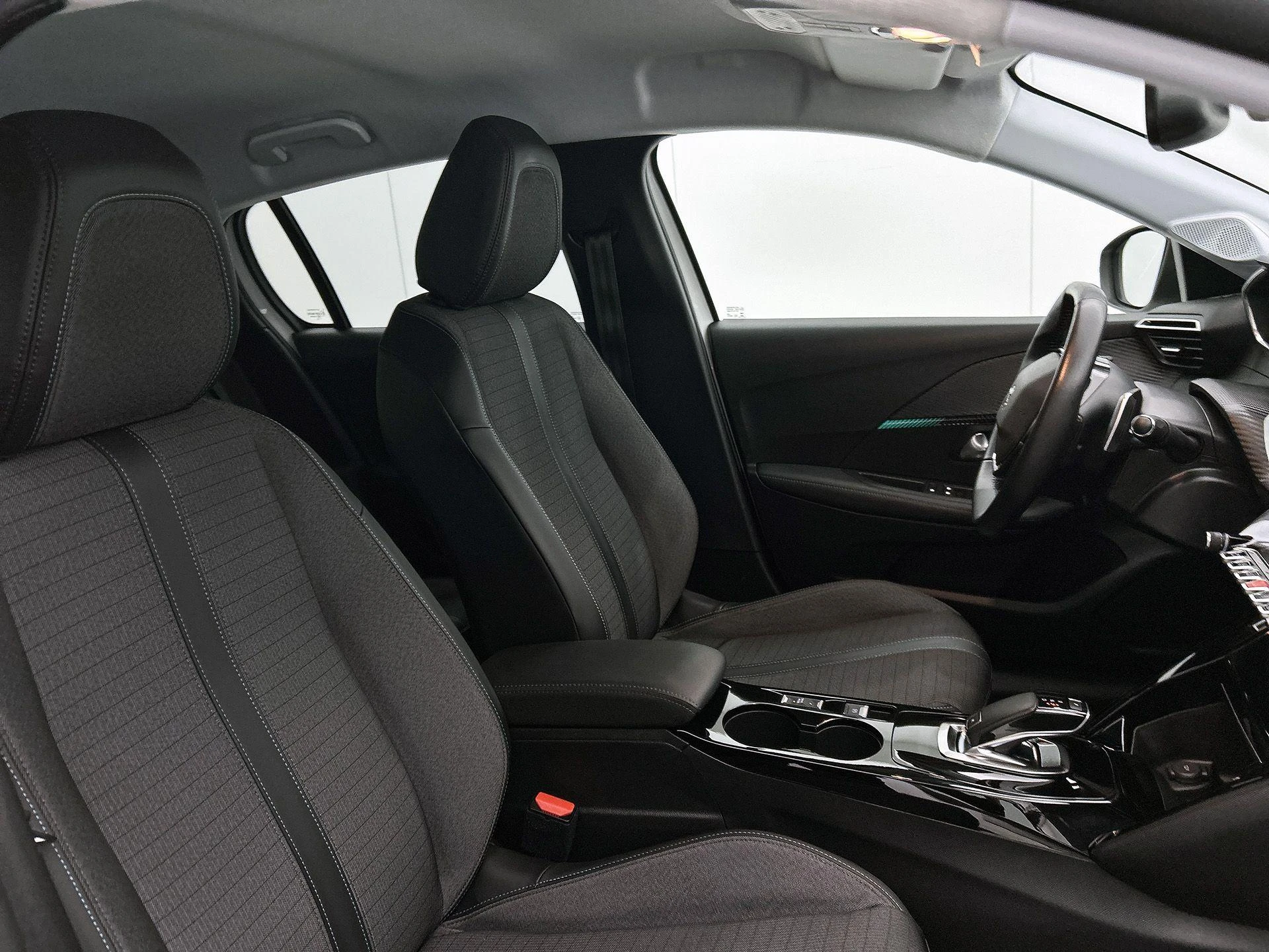 Peugeot-208-image-31