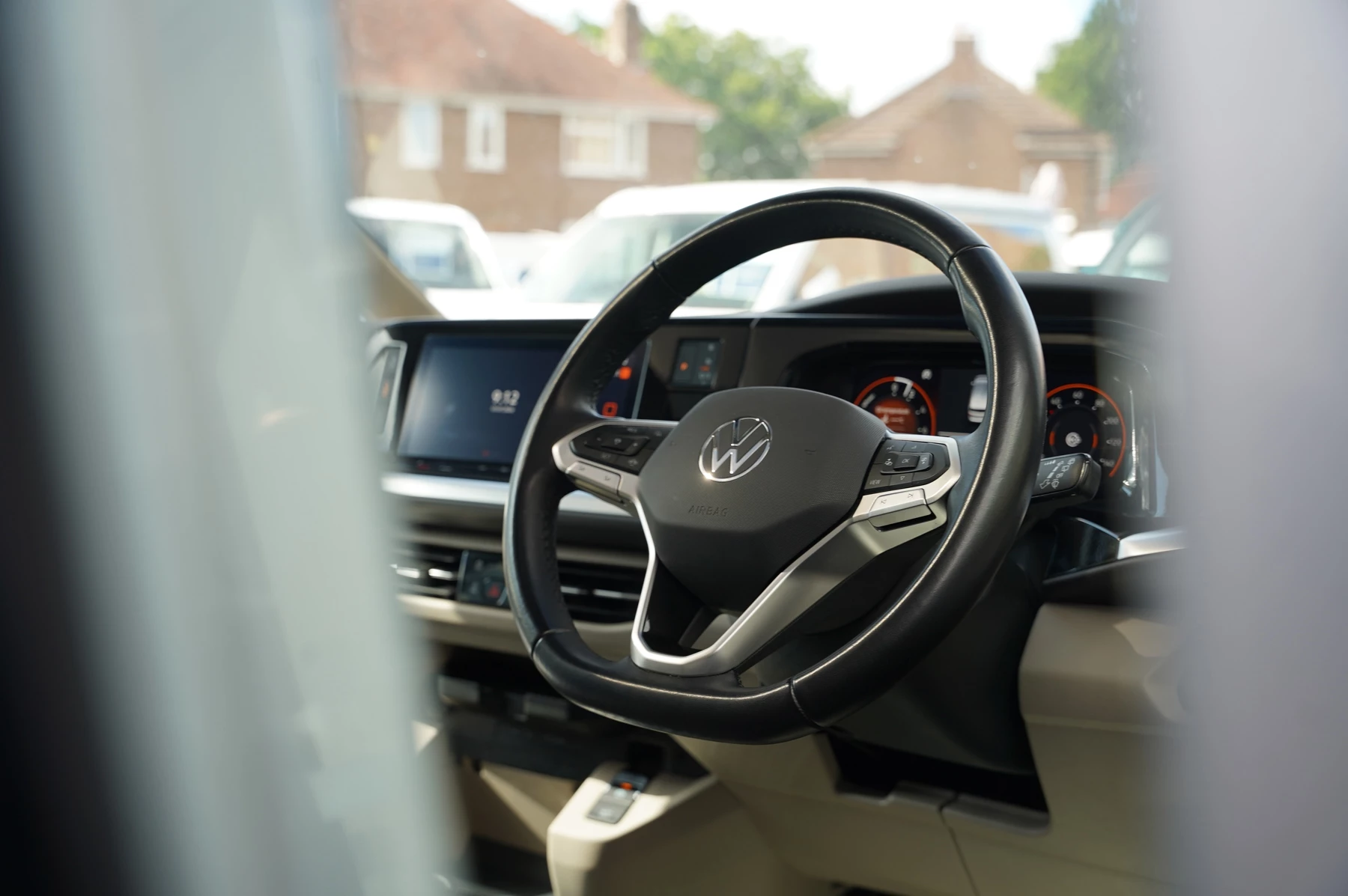 Volkswagen-Multivan-image-15