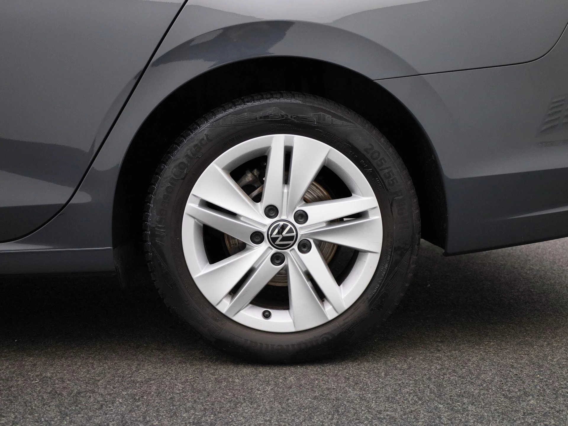 Volkswagen-Golf-image-12