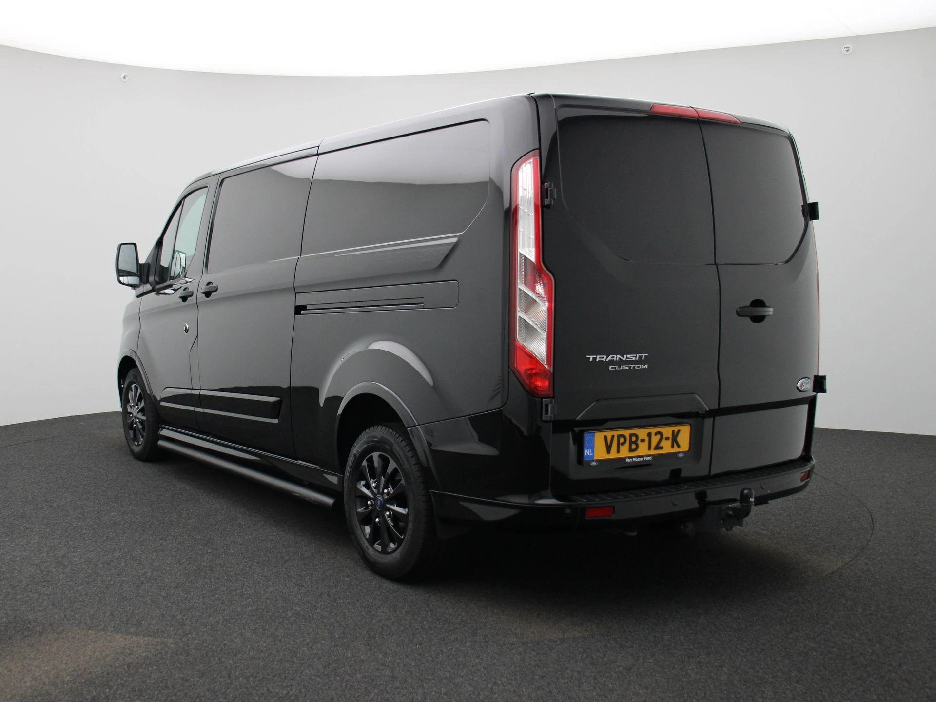 Ford-Transit Custom-image-1