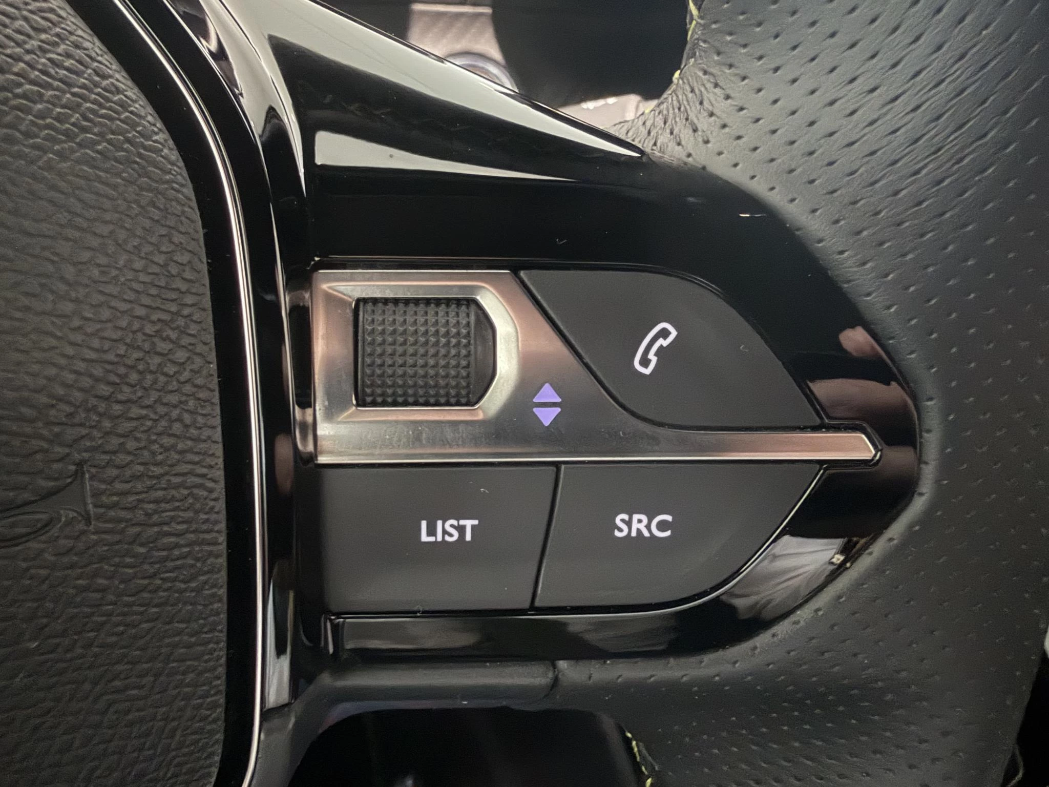 Peugeot-e-2008-image-13