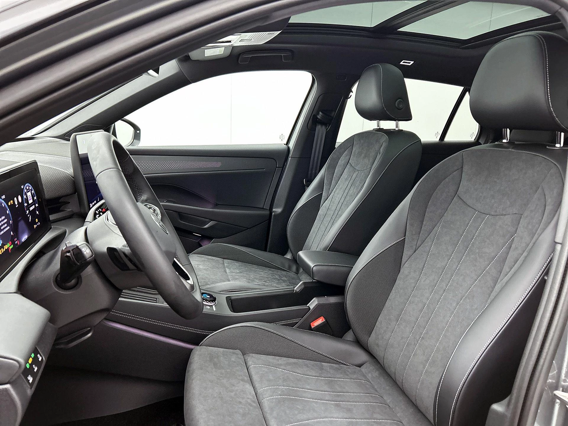 Volkswagen T-Roc 1.5 eTsi Style First Edition 116 PK Automaat