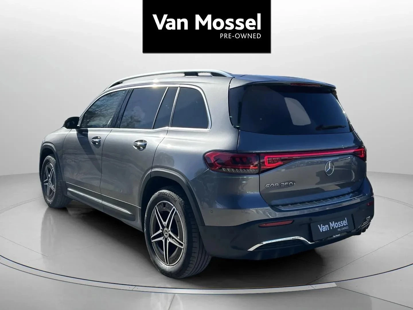 Mercedes-Benz-EQB-image-7