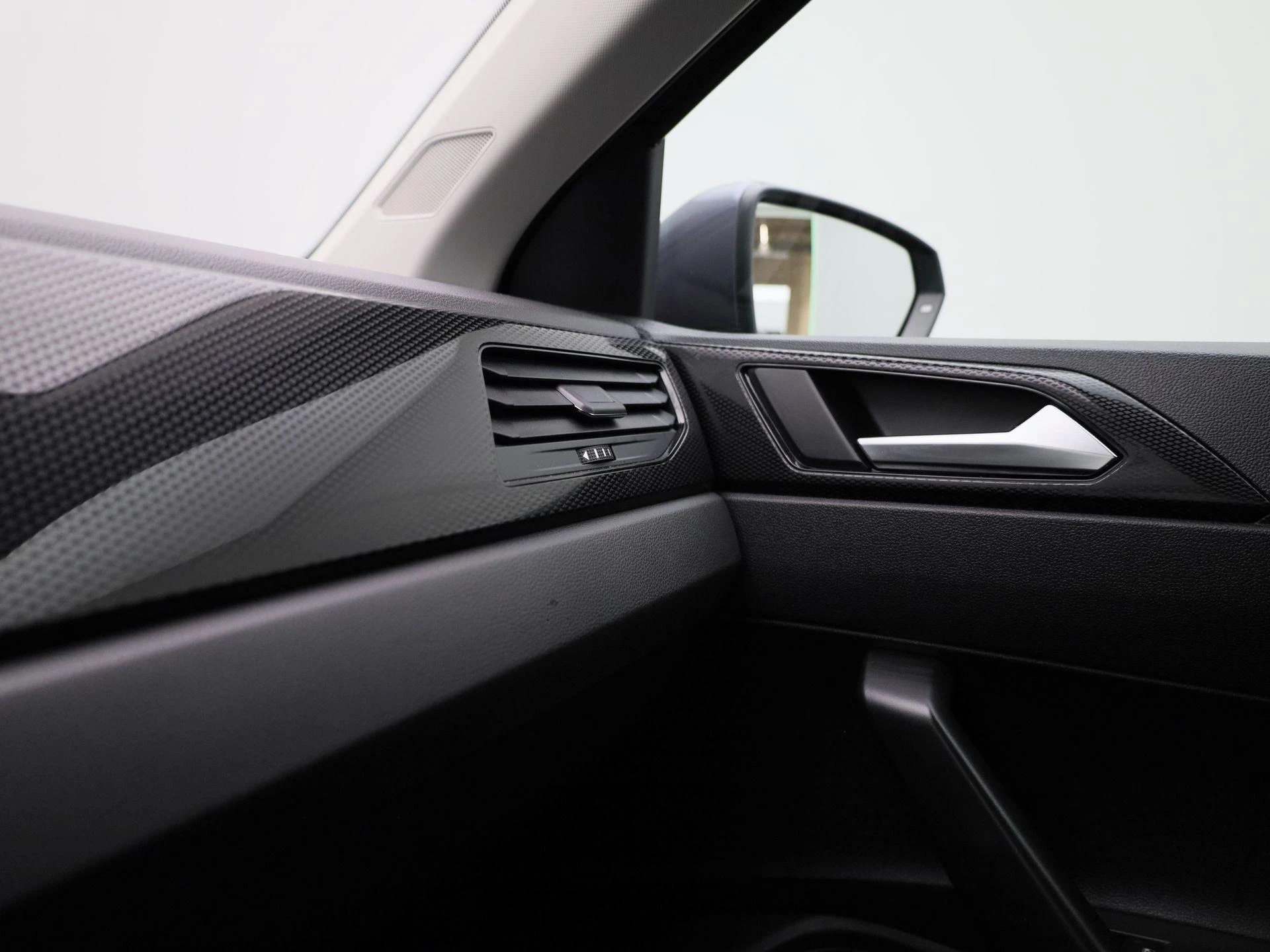 Volkswagen-Polo-image-25