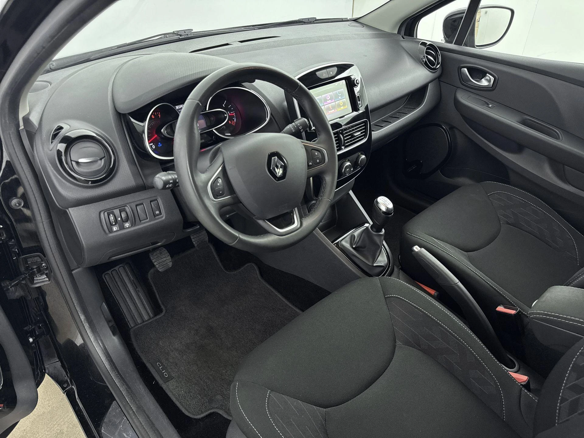 Renault-Clio-image-16