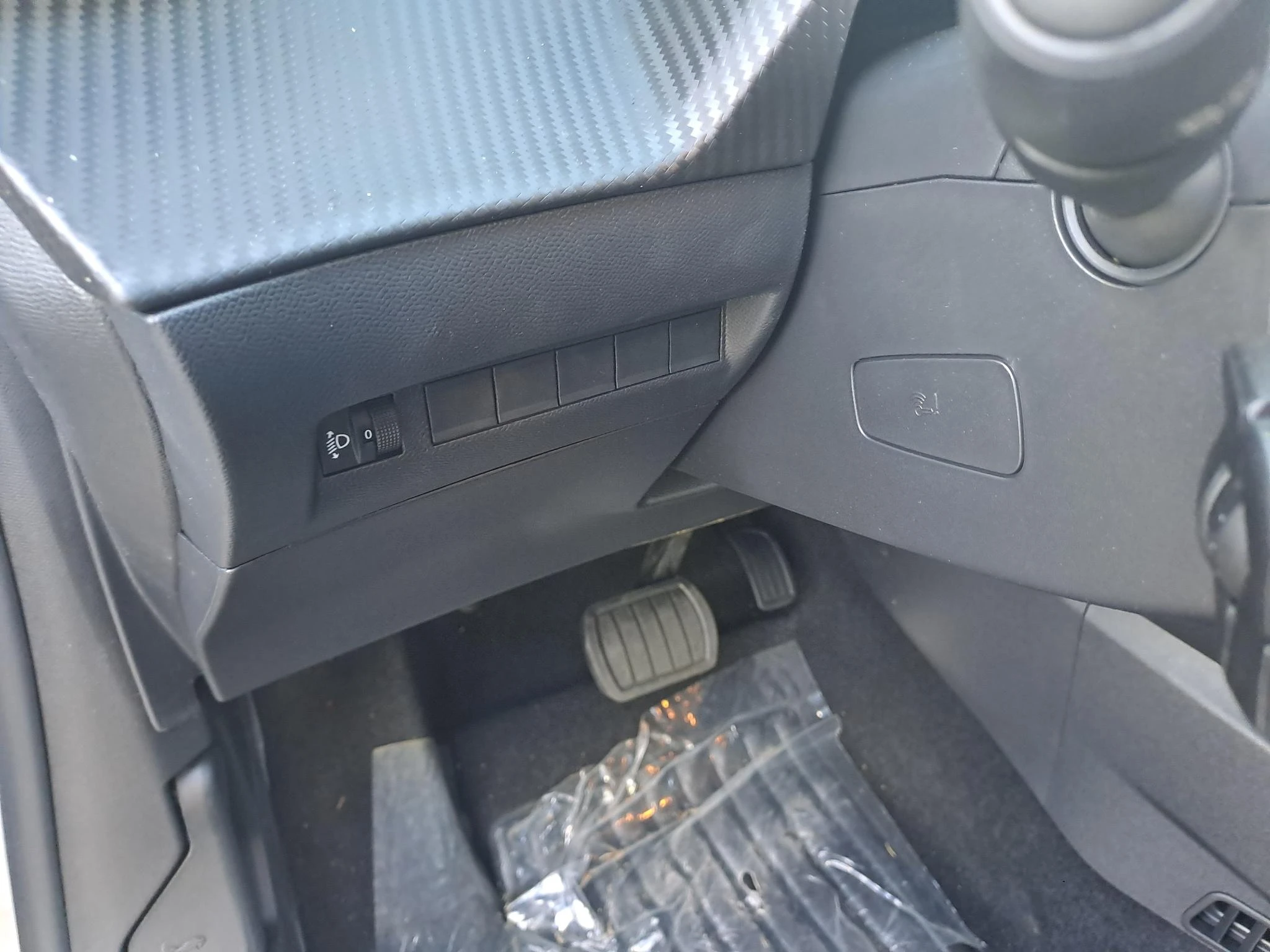 Peugeot-e-208-image-10