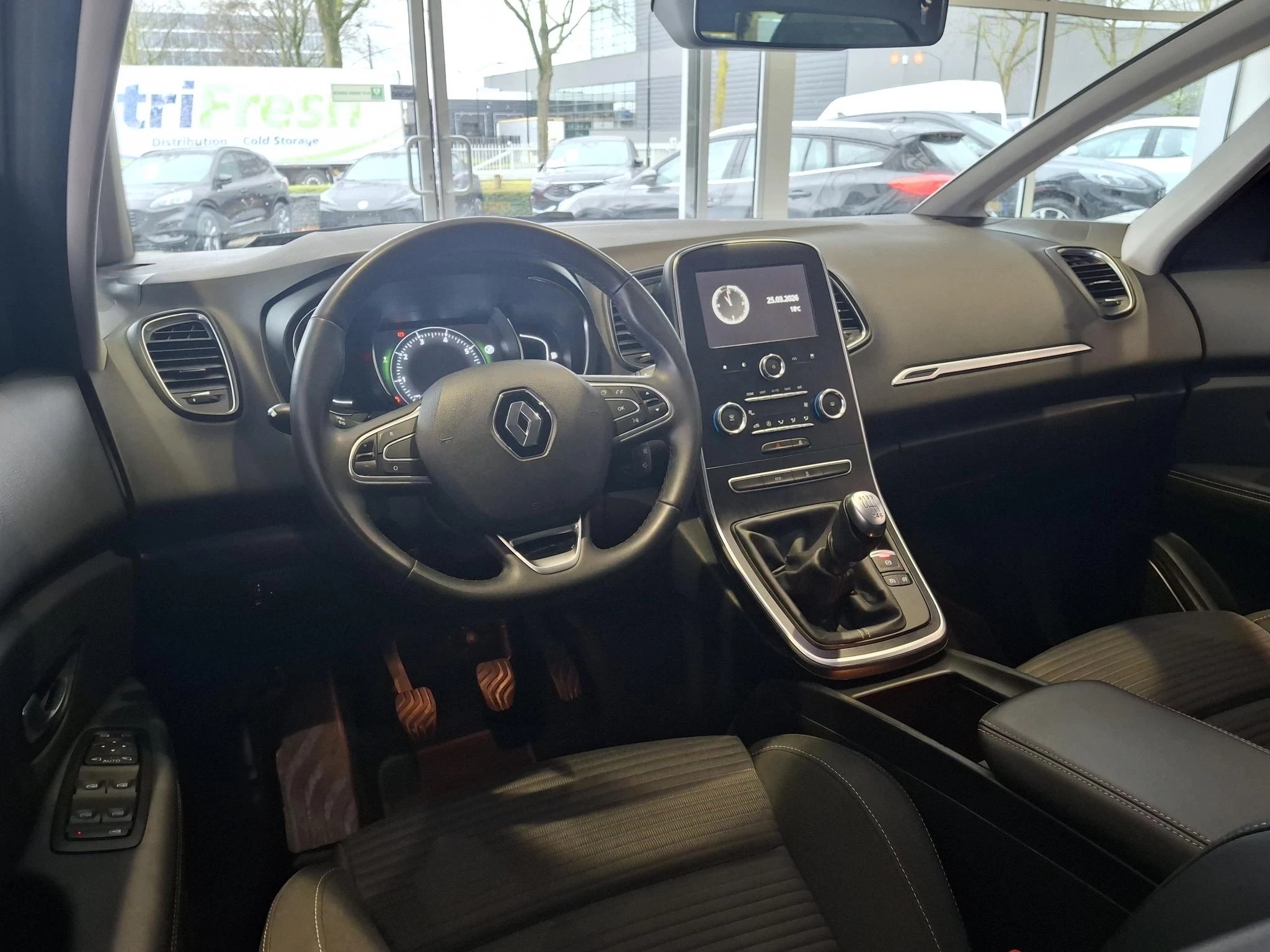 Renault-Grand Scénic-image-10