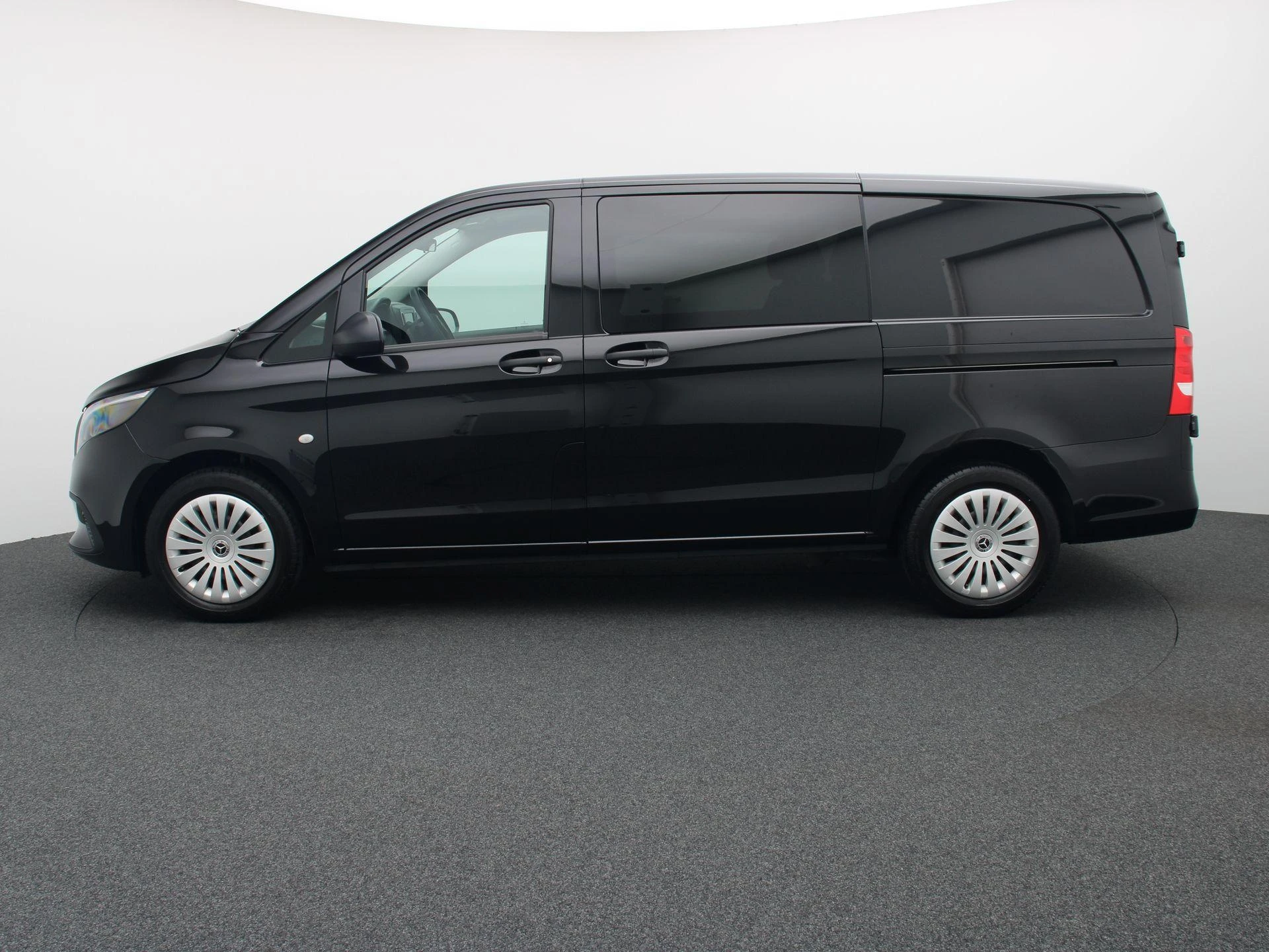 Mercedes-Benz-Vito-image-3