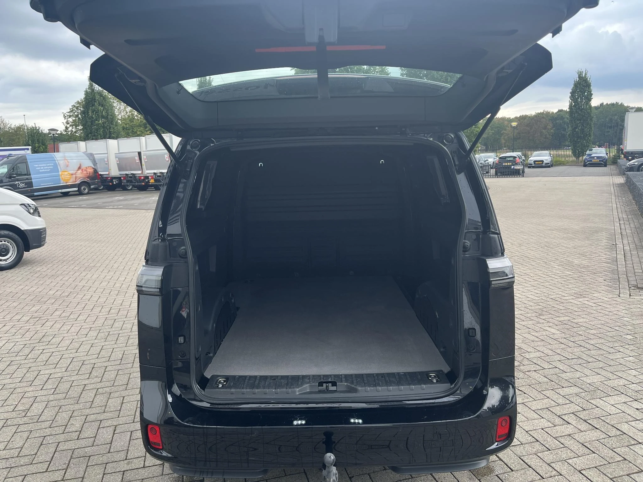 Volkswagen-ID. Buzz Cargo-image-3