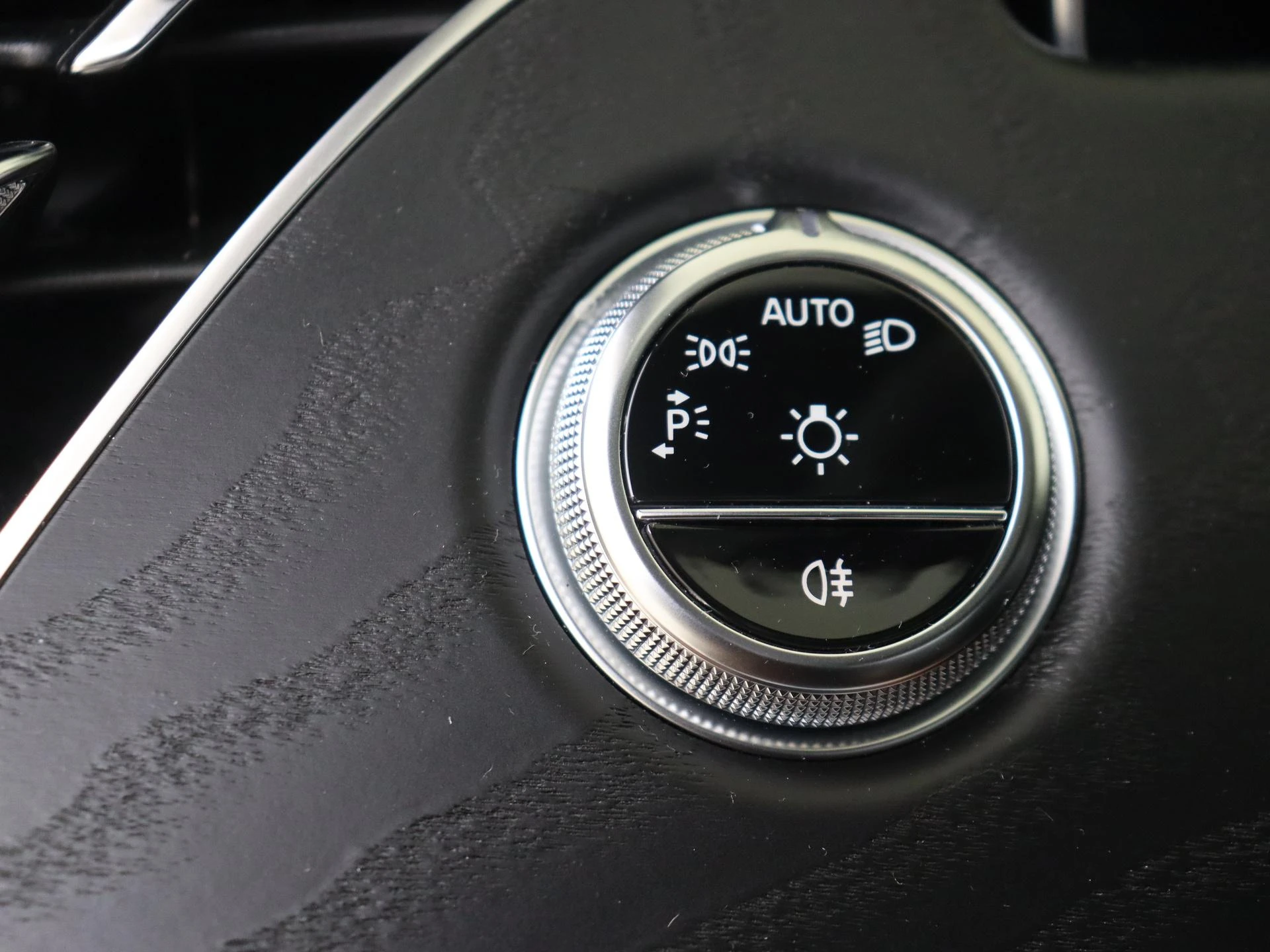 Mercedes-Benz-E-Klasse-image-21