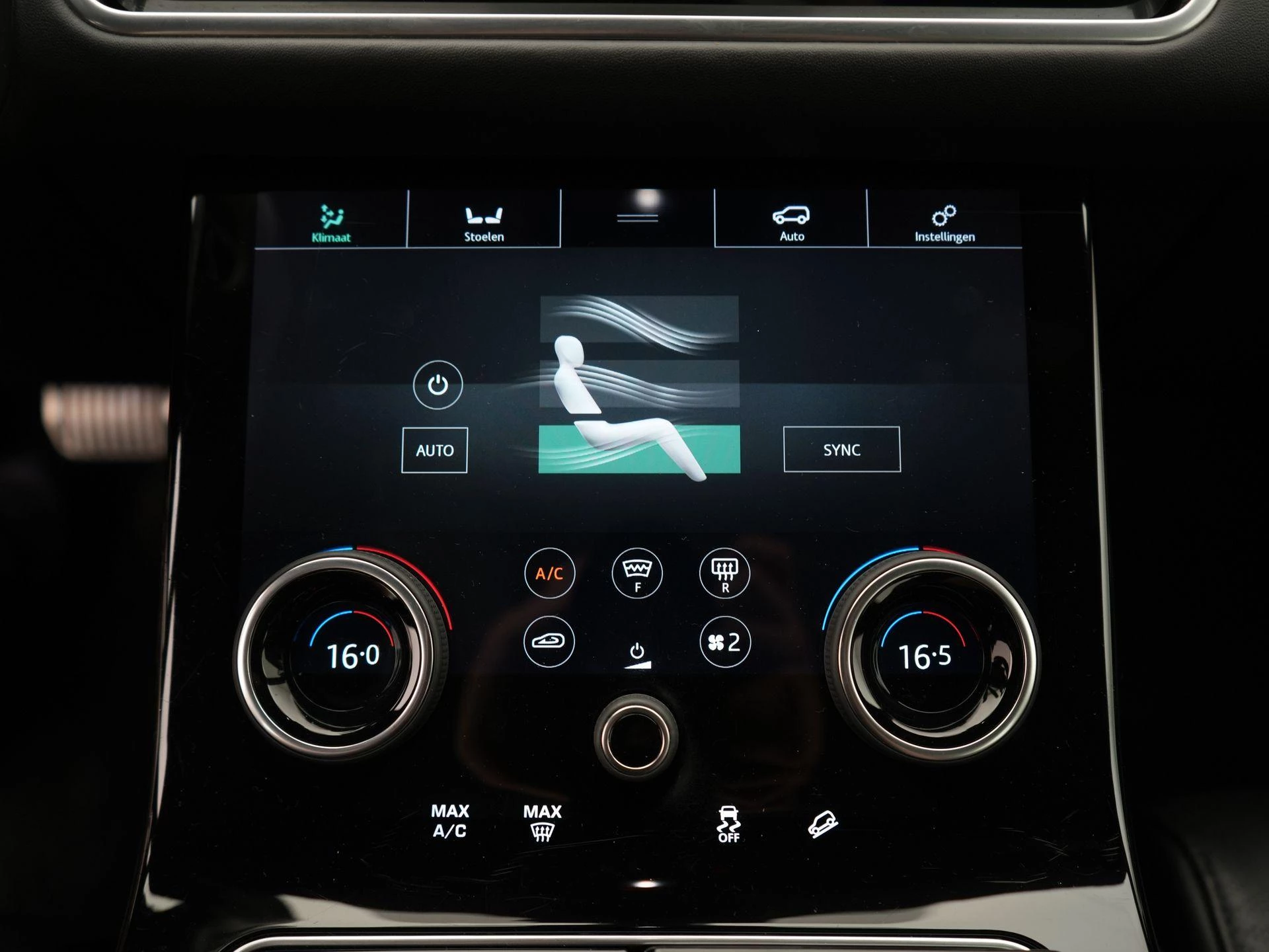 Land Rover-Range Rover Velar-image-19