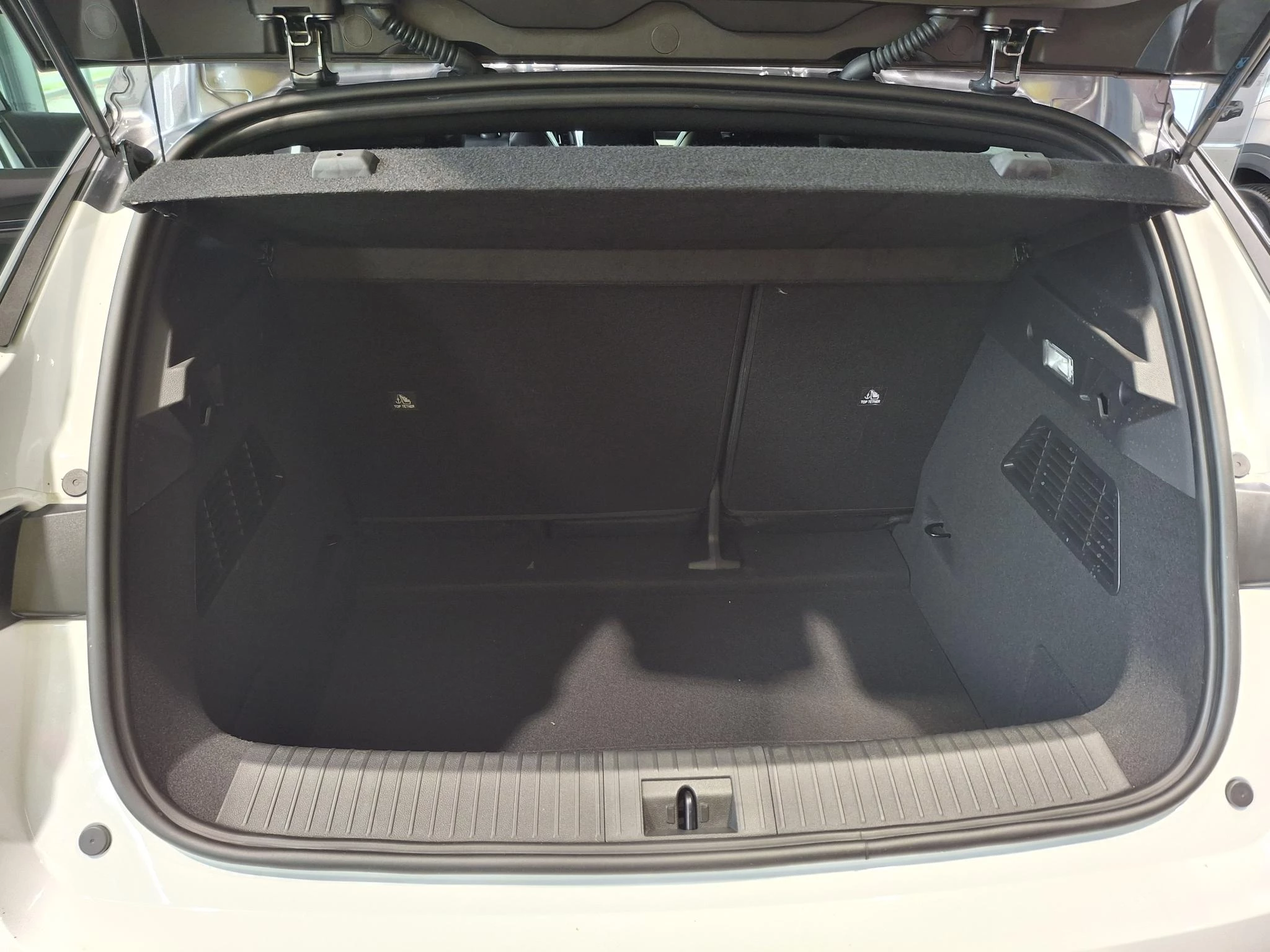 Renault-Megane E-Tech-image-7