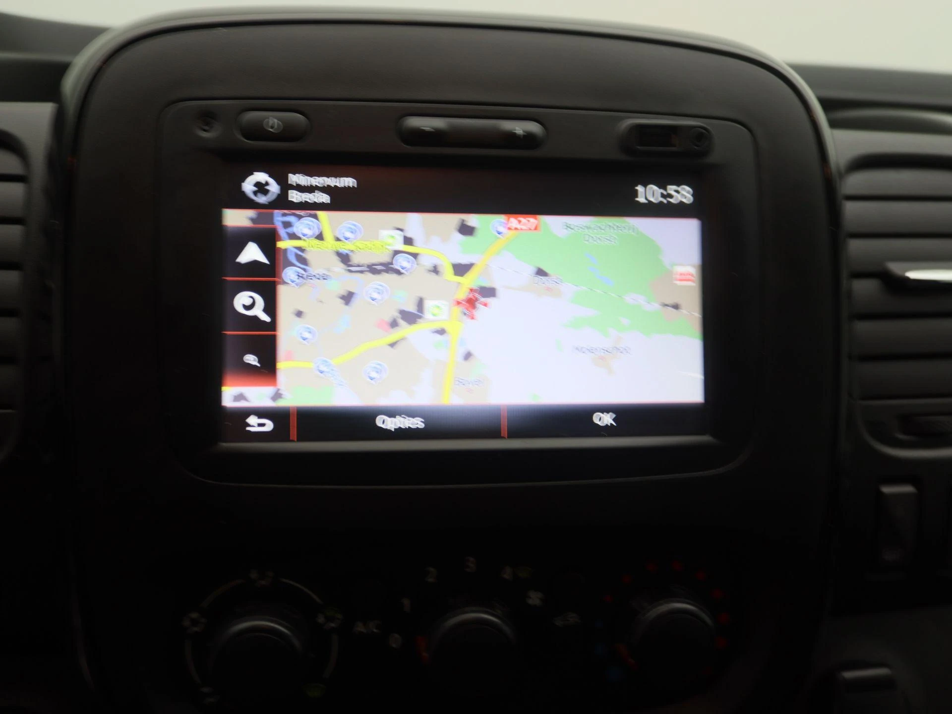 Opel-Vivaro-image-8