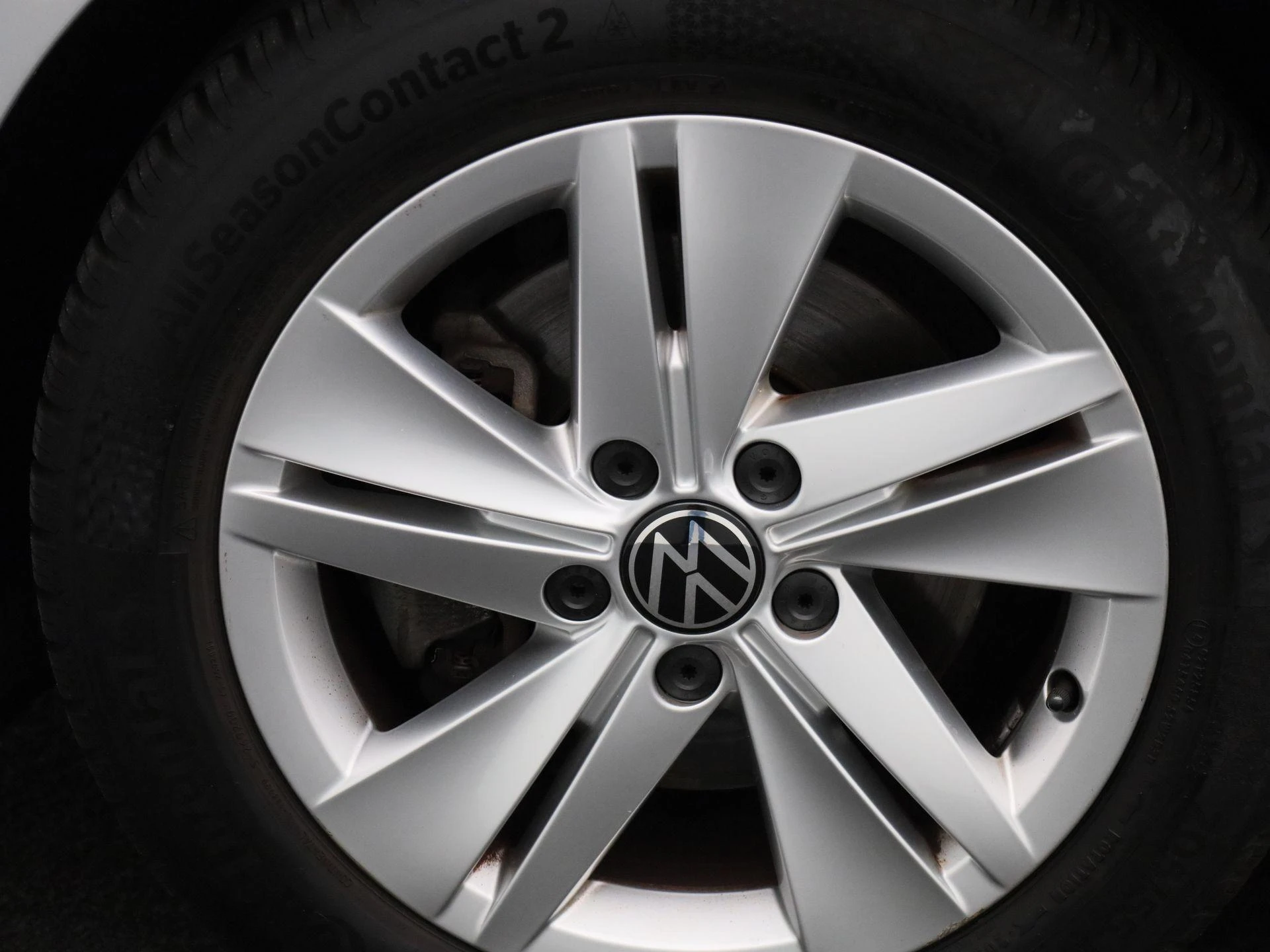 Volkswagen-Golf-image-12
