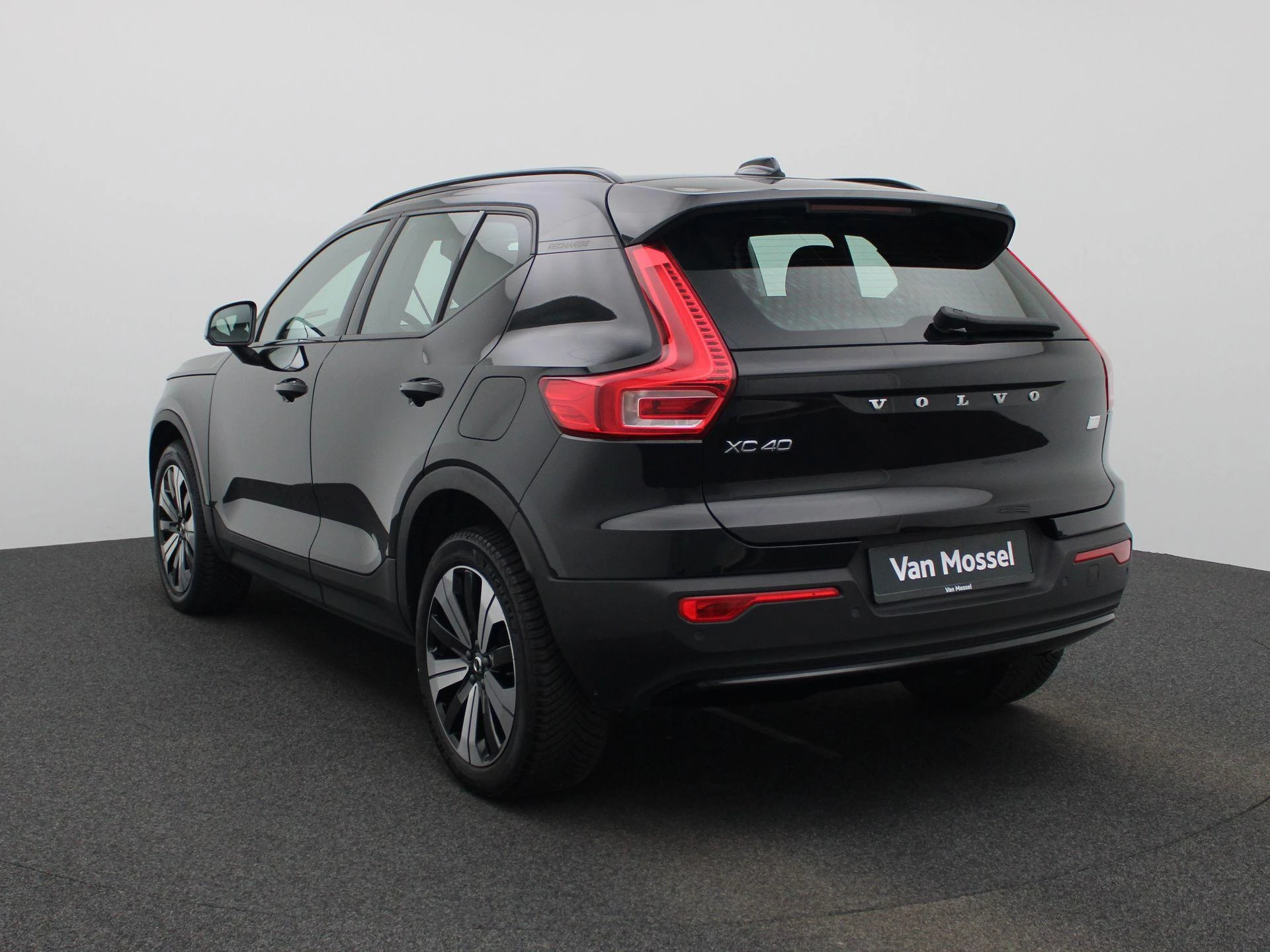 Volvo-XC40-image-1
