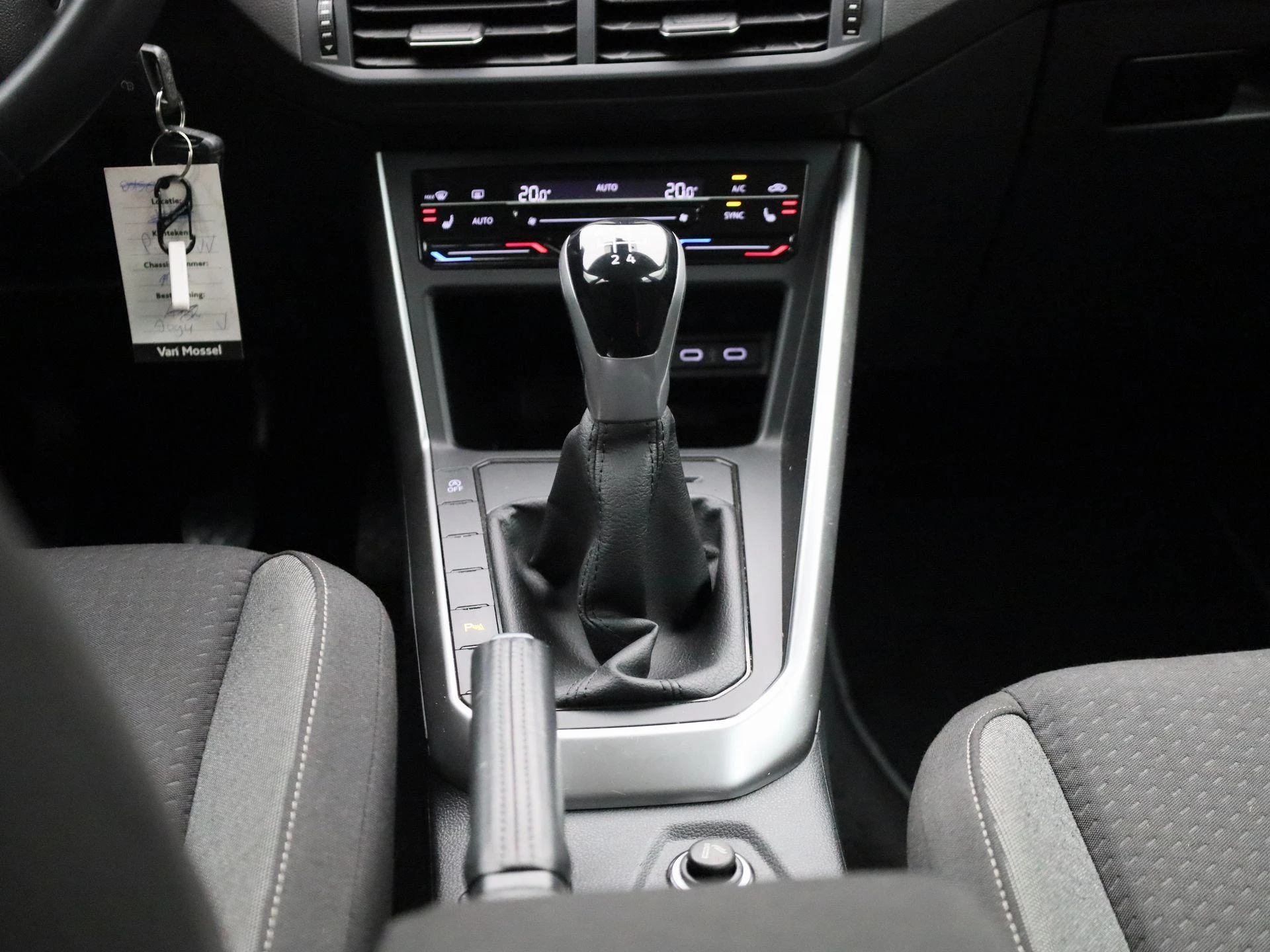 Volkswagen-Polo-image-9
