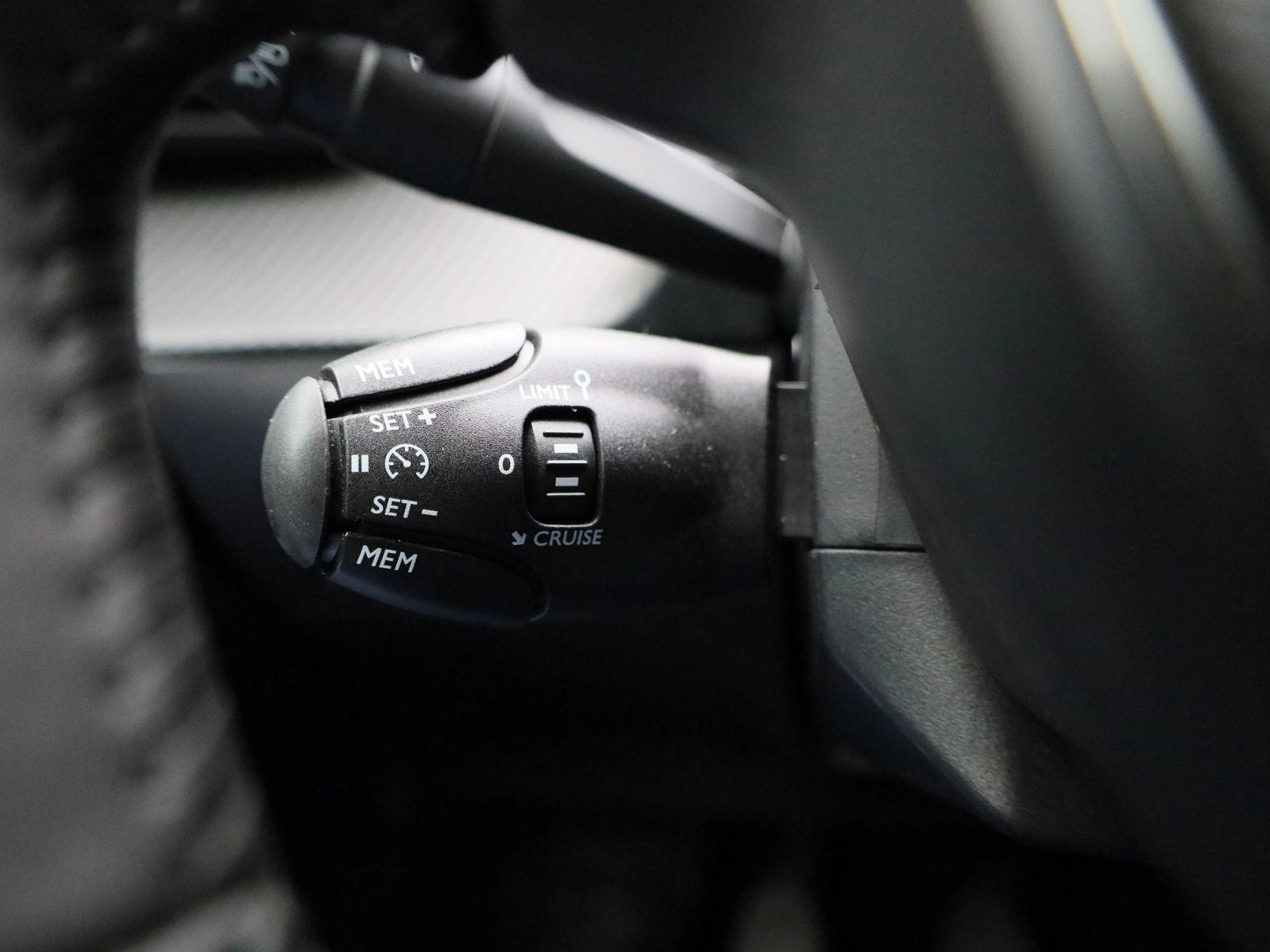 Peugeot 208 - 19
