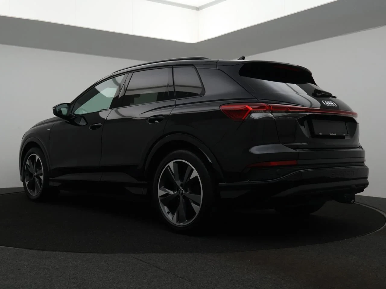 Audi-Q4 e-tron-image-6