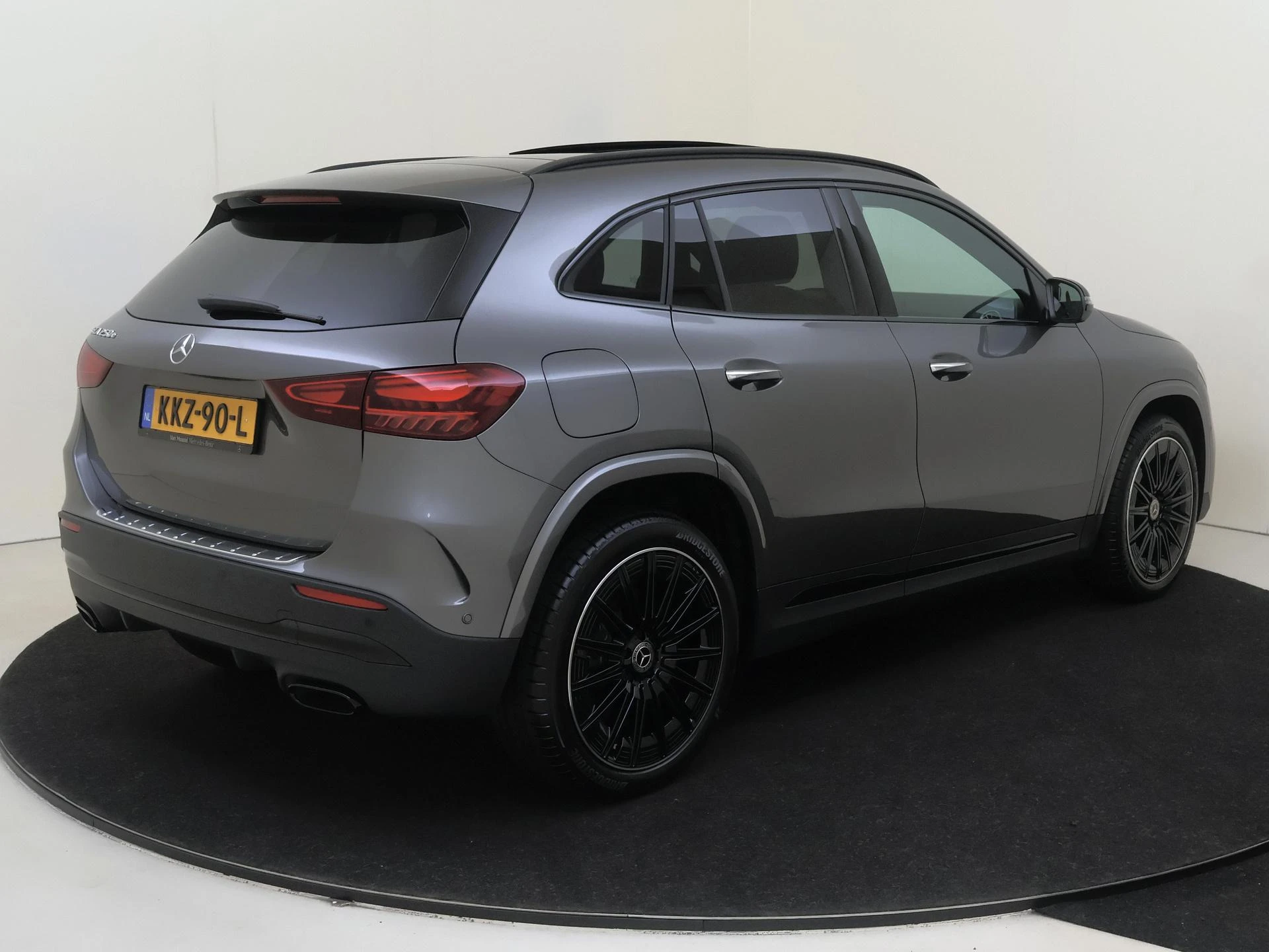 Mercedes-Benz-GLA-image-3