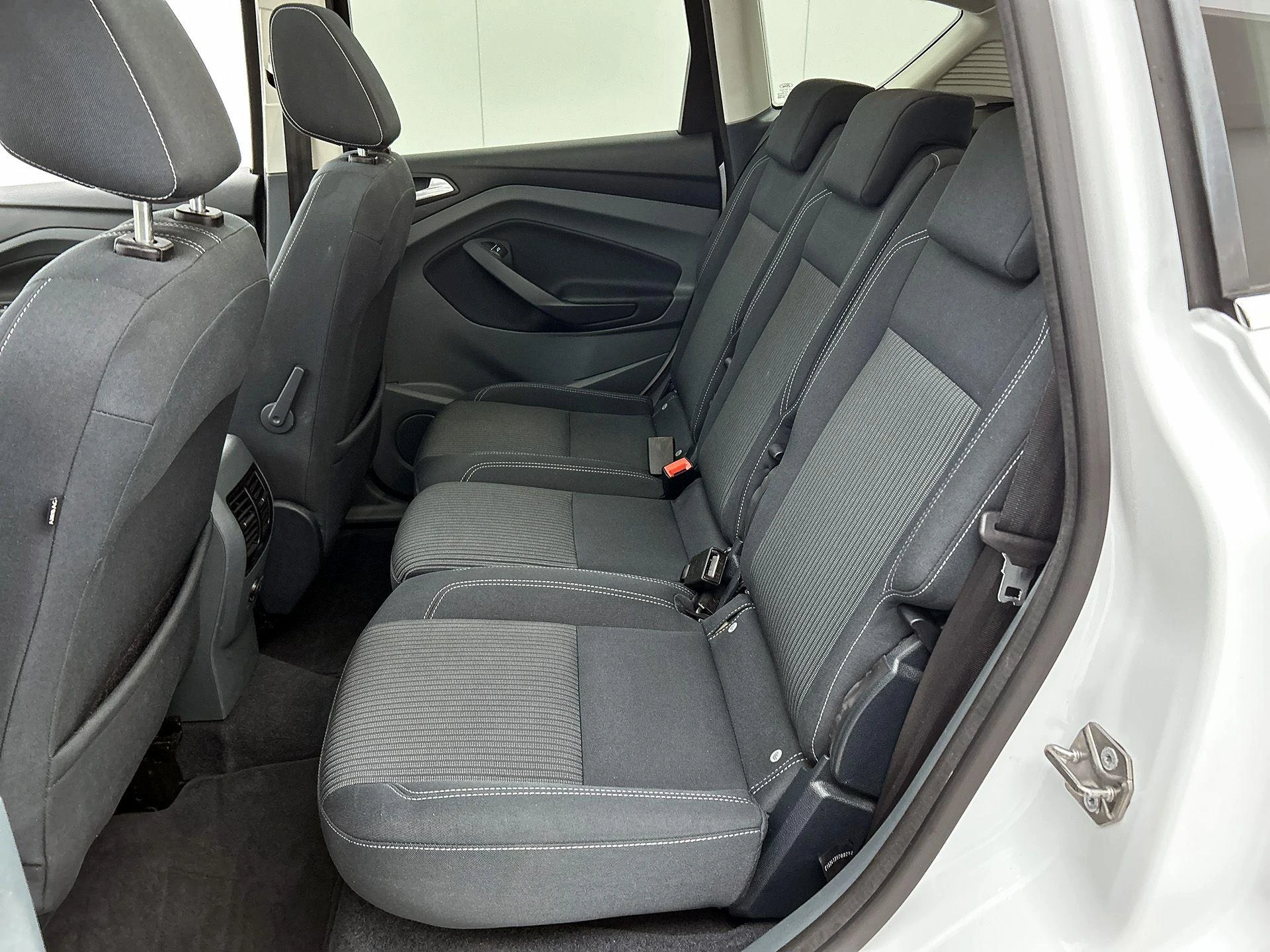 Ford-C-MAX-image-26