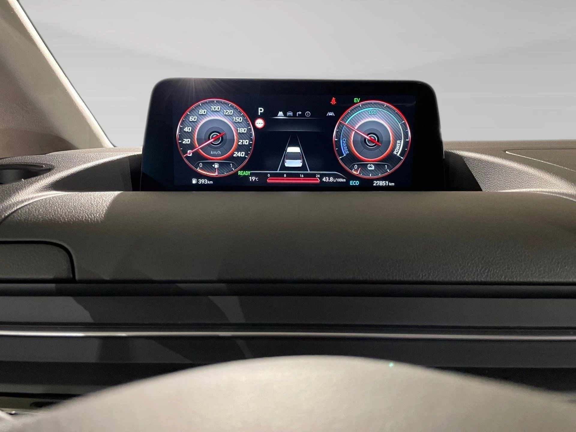 Hyundai-Staria-image-1