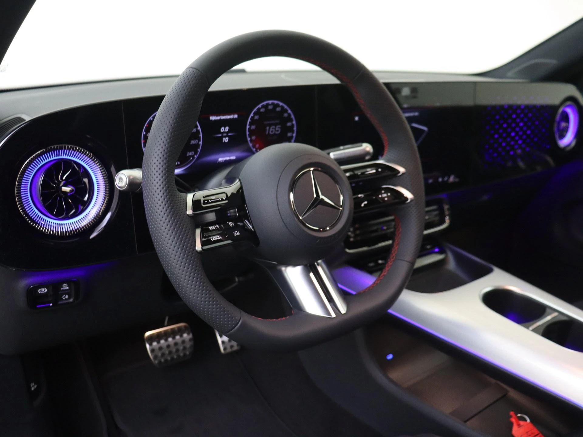 Mercedes-Benz-CLA-image-10