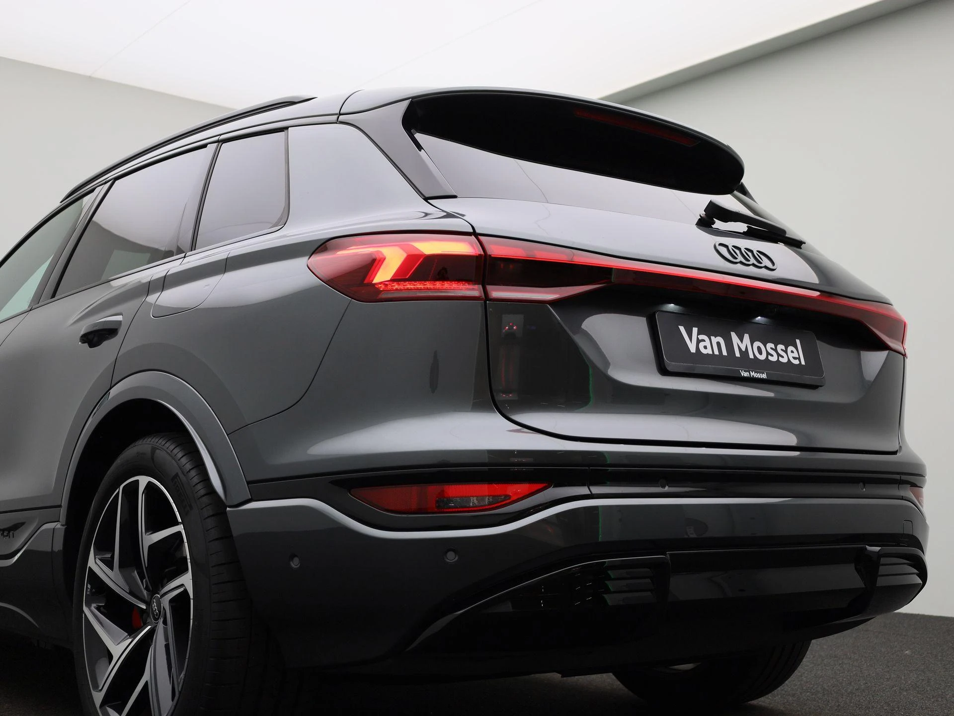 Audi SQ6 e-tron quattro 100 kWh