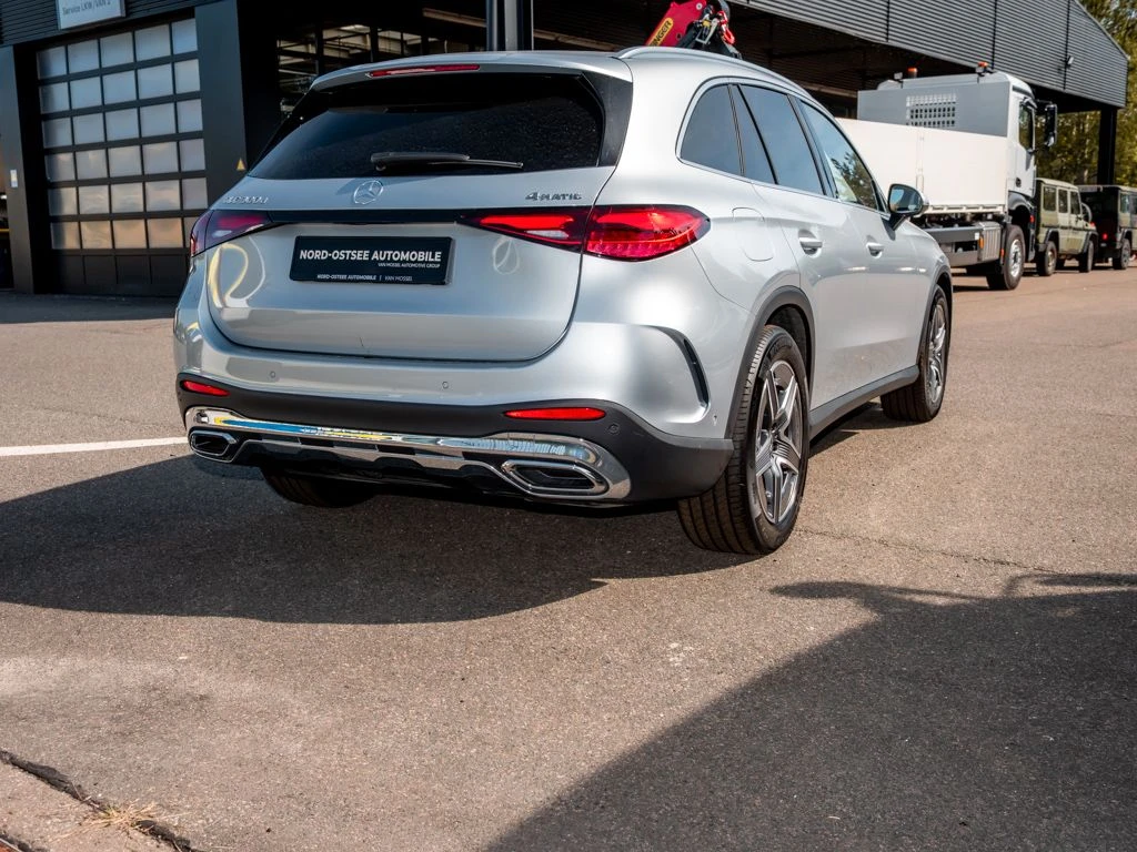 Mercedes-Benz-GLC 300 d-image-5