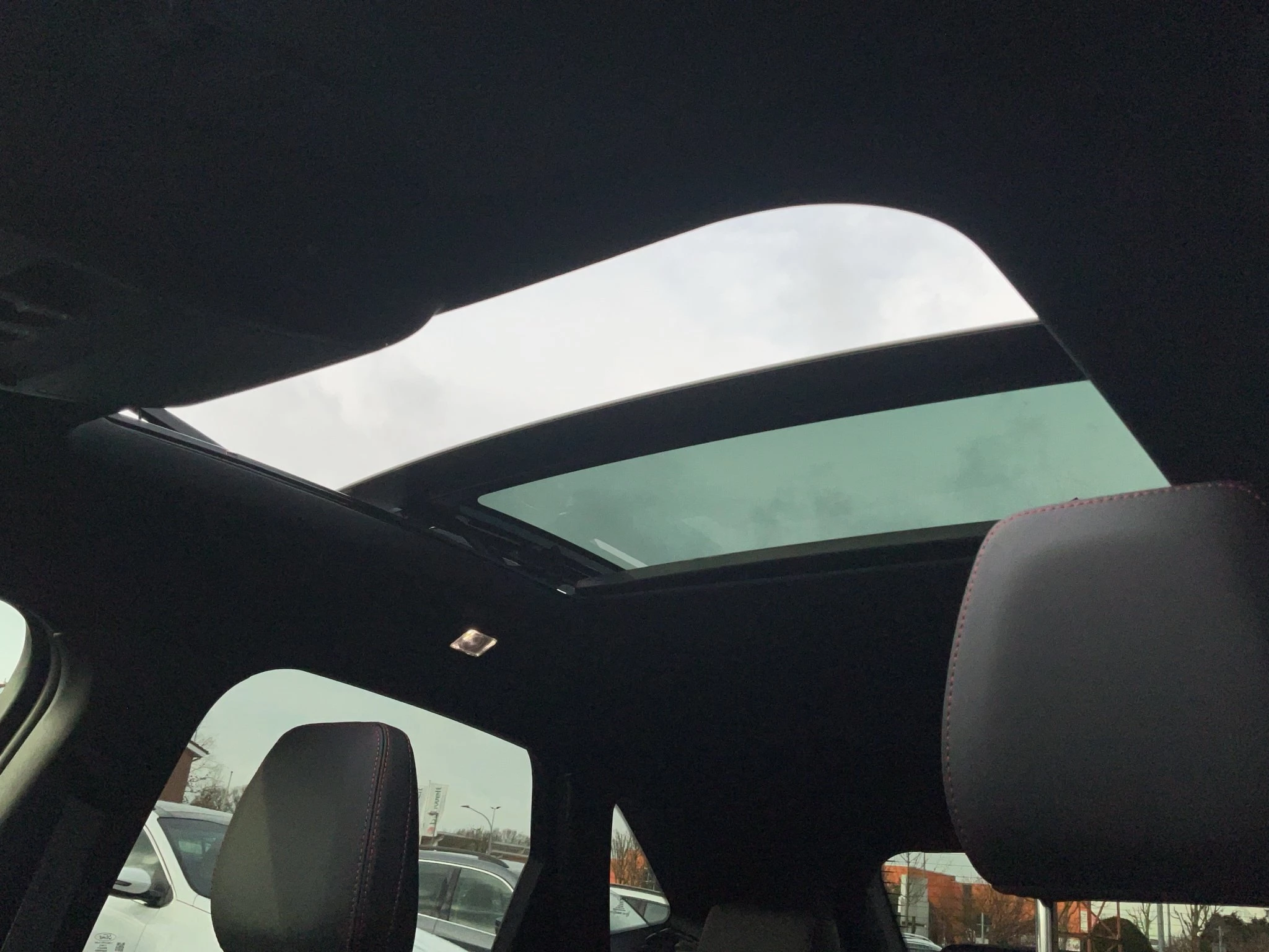 Ford Kuga ST-Line X Aut.*PANO*AHK*360GRAD*LED-MATRIX*NAVI*GRA*WINTER-PKT.