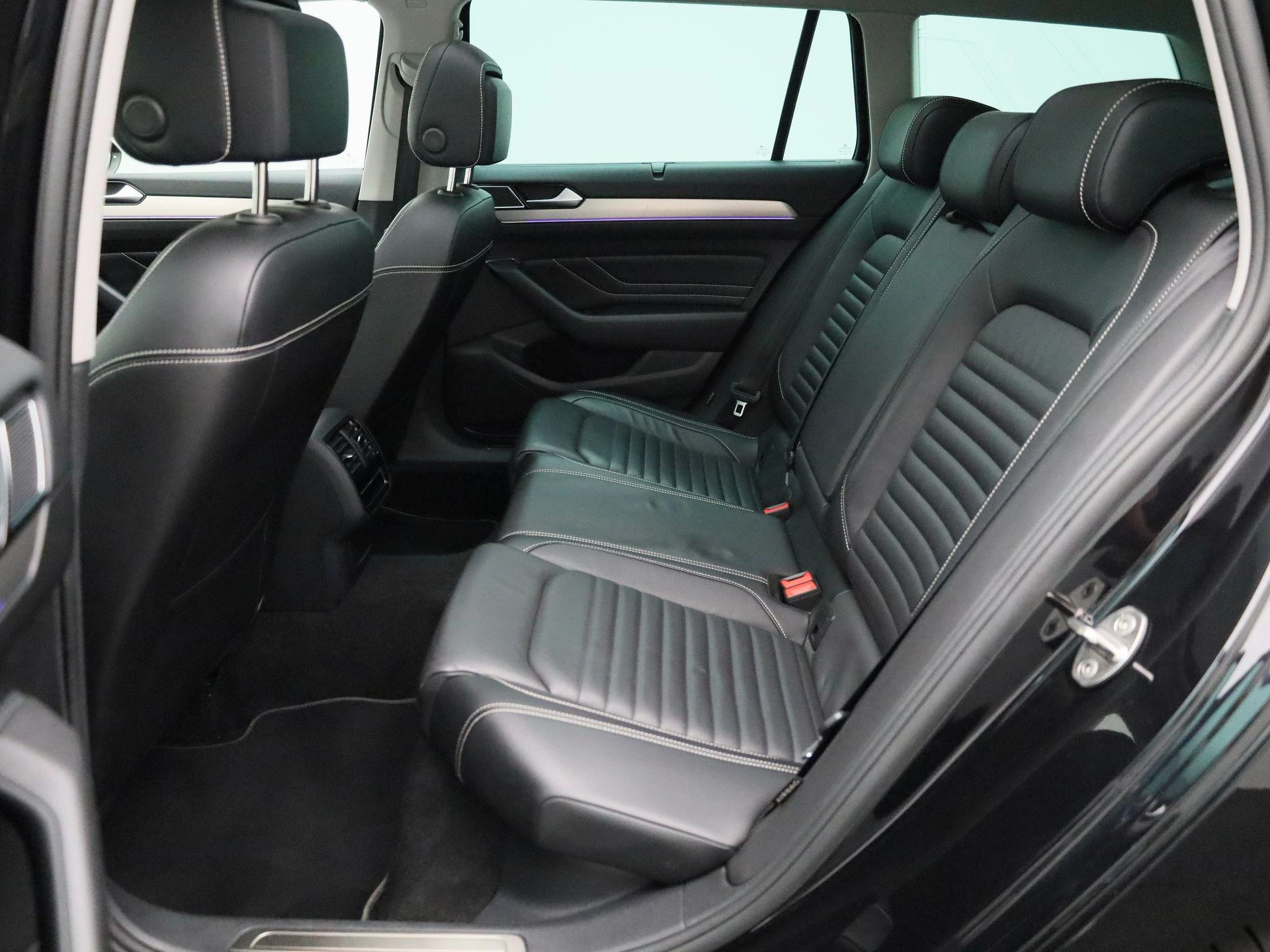 Volkswagen-Passat-image-11