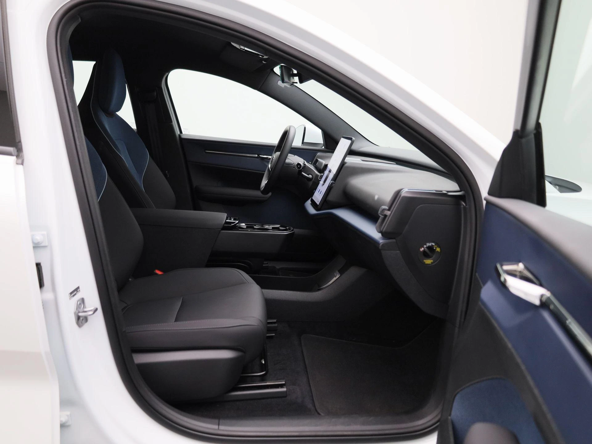 Volvo-EX30-image-33