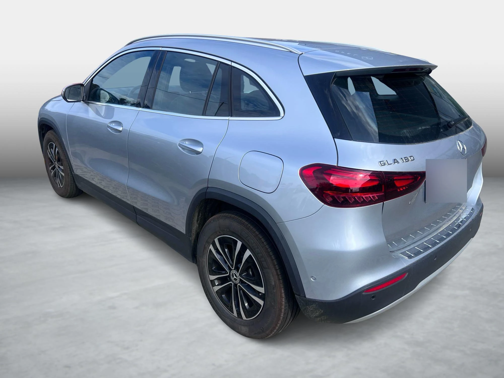 Mercedes-Benz-GLA-image-2